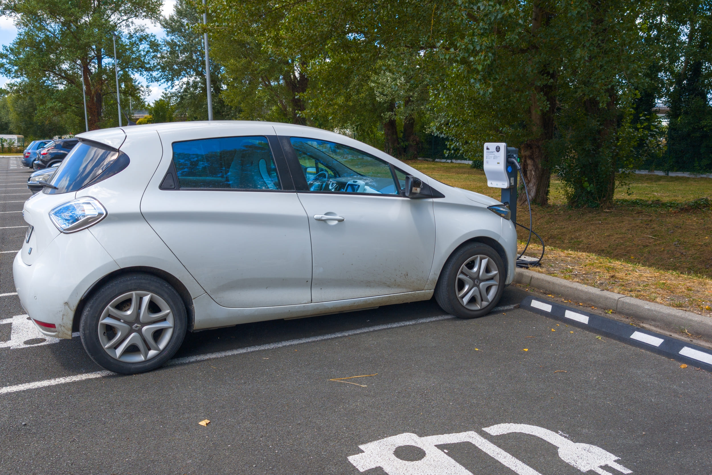 Le prix des voitures électriques d'occasion plonge... et ce n'est pas forcément une bonne nouvelle !