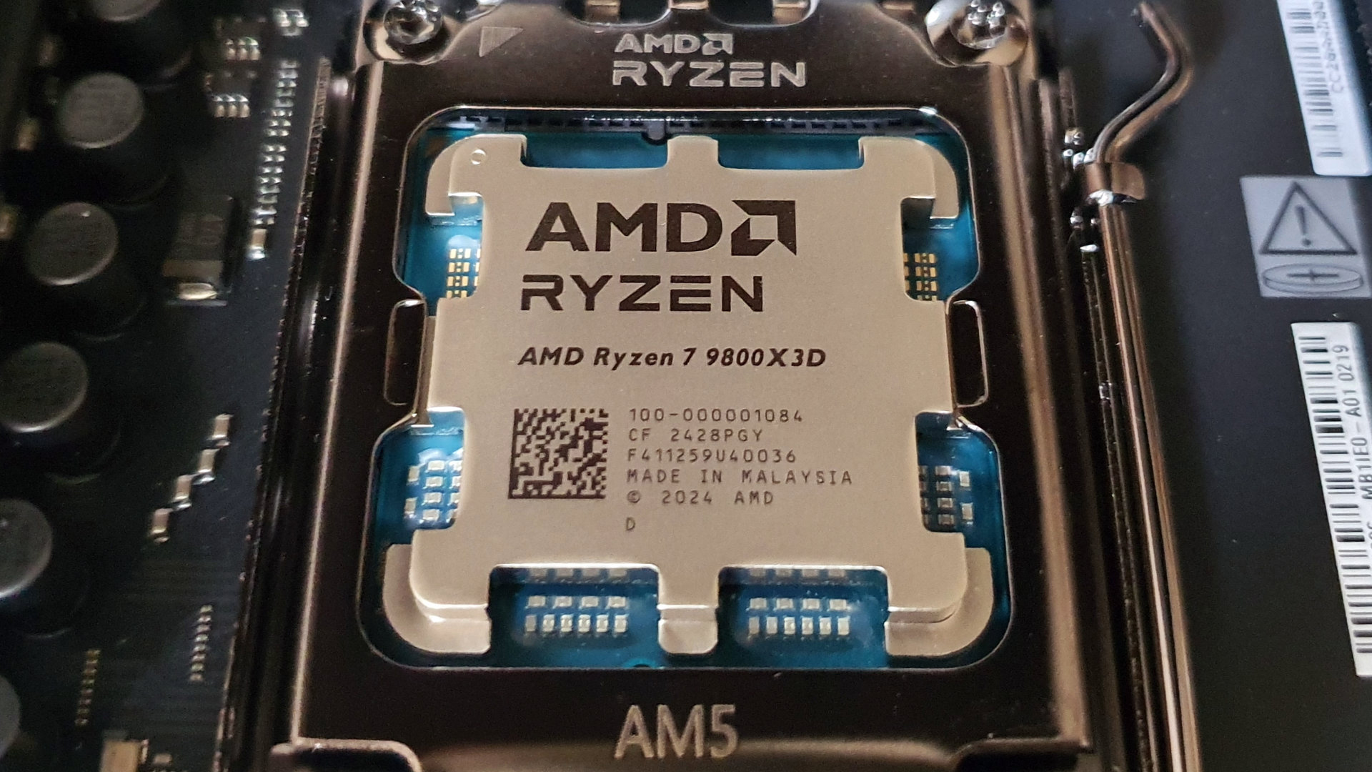 Les scalpers de retour ? L'excellent Ryzen 7 9800X3D en fait les frais !