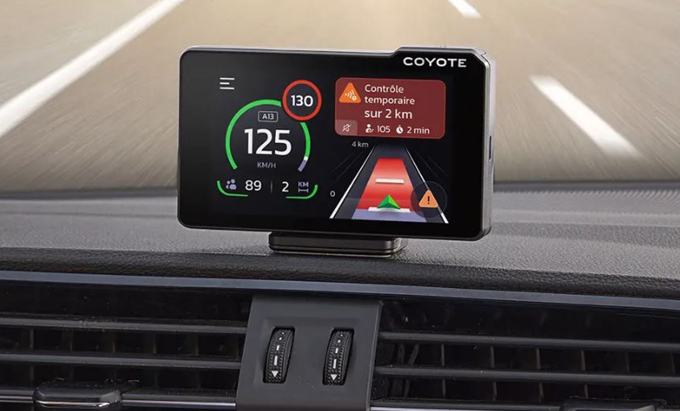 Coyote Max : le nouveau boîtier auto qui veut rivaliser avec Waze, découvrez-le !