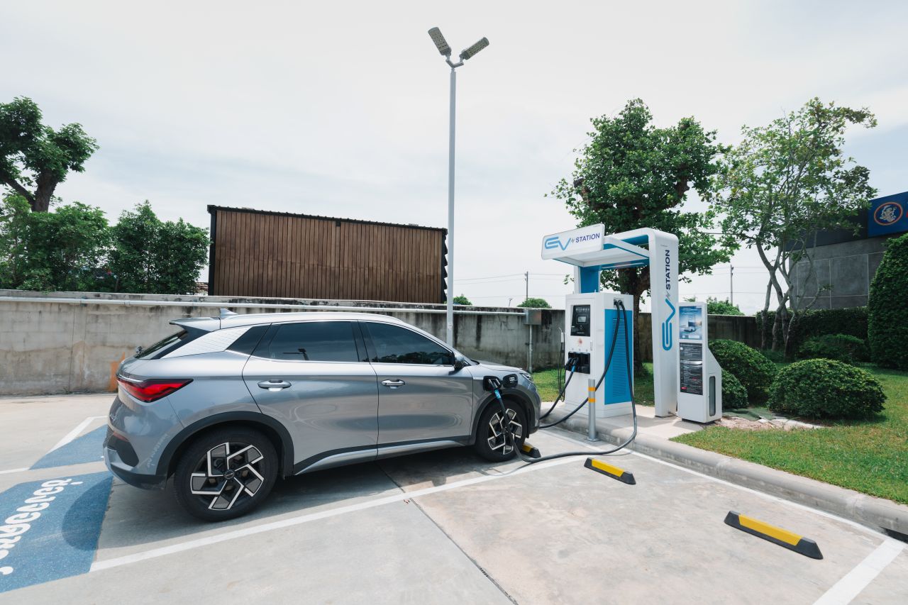 Véhicules électriques : l'URSSAF s'apprête à couper la recharge gratuite en entreprise