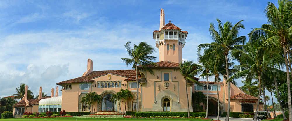 Après avoir déclaré qu'il « passerait le reste de sa vie en prison », Trump romp le pain avec Zuckerberg à Mar-a-Lago