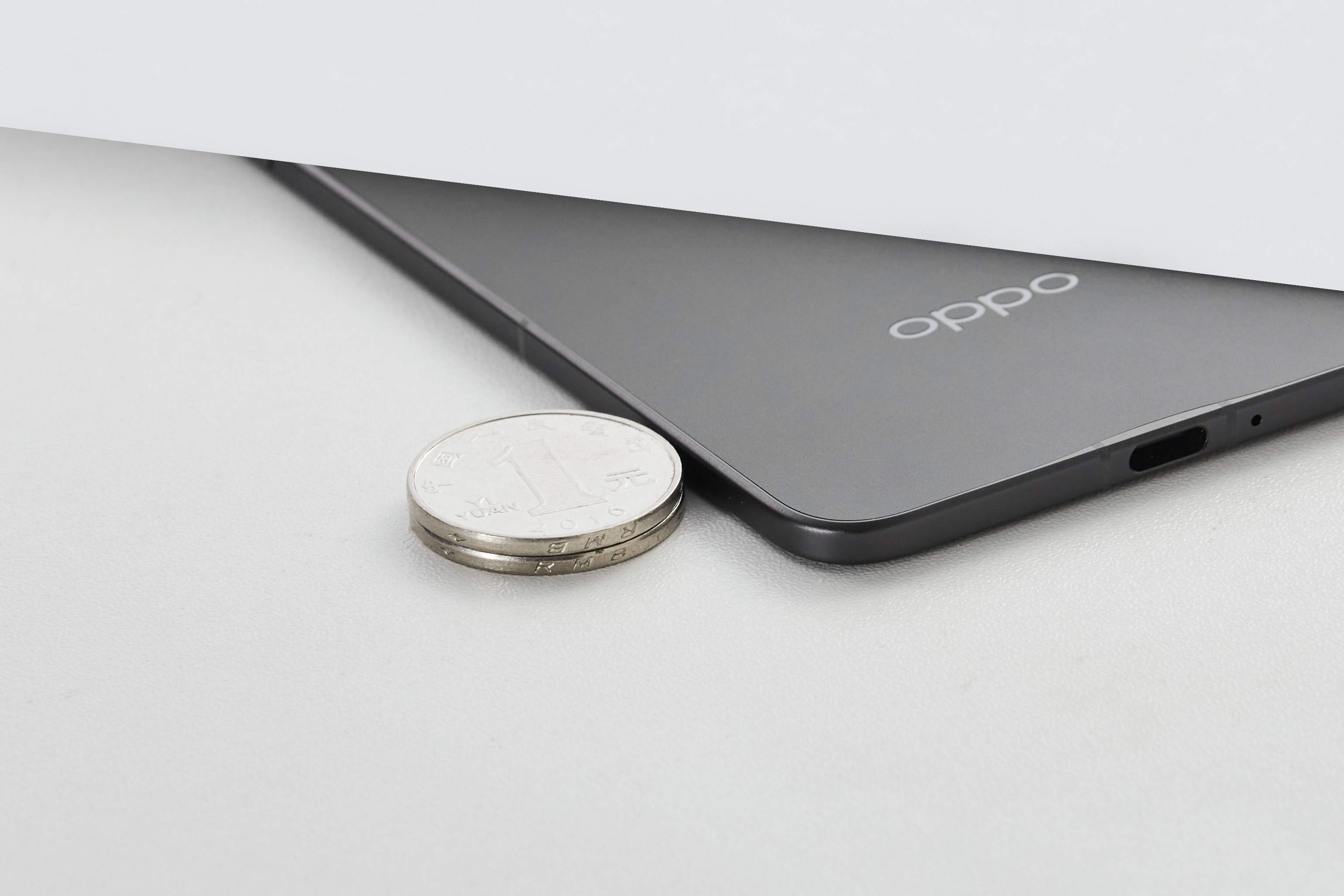 Oppo Find N5 : le smartphone pliable ultra mince embarquerait une Snapdragon 8 Elite