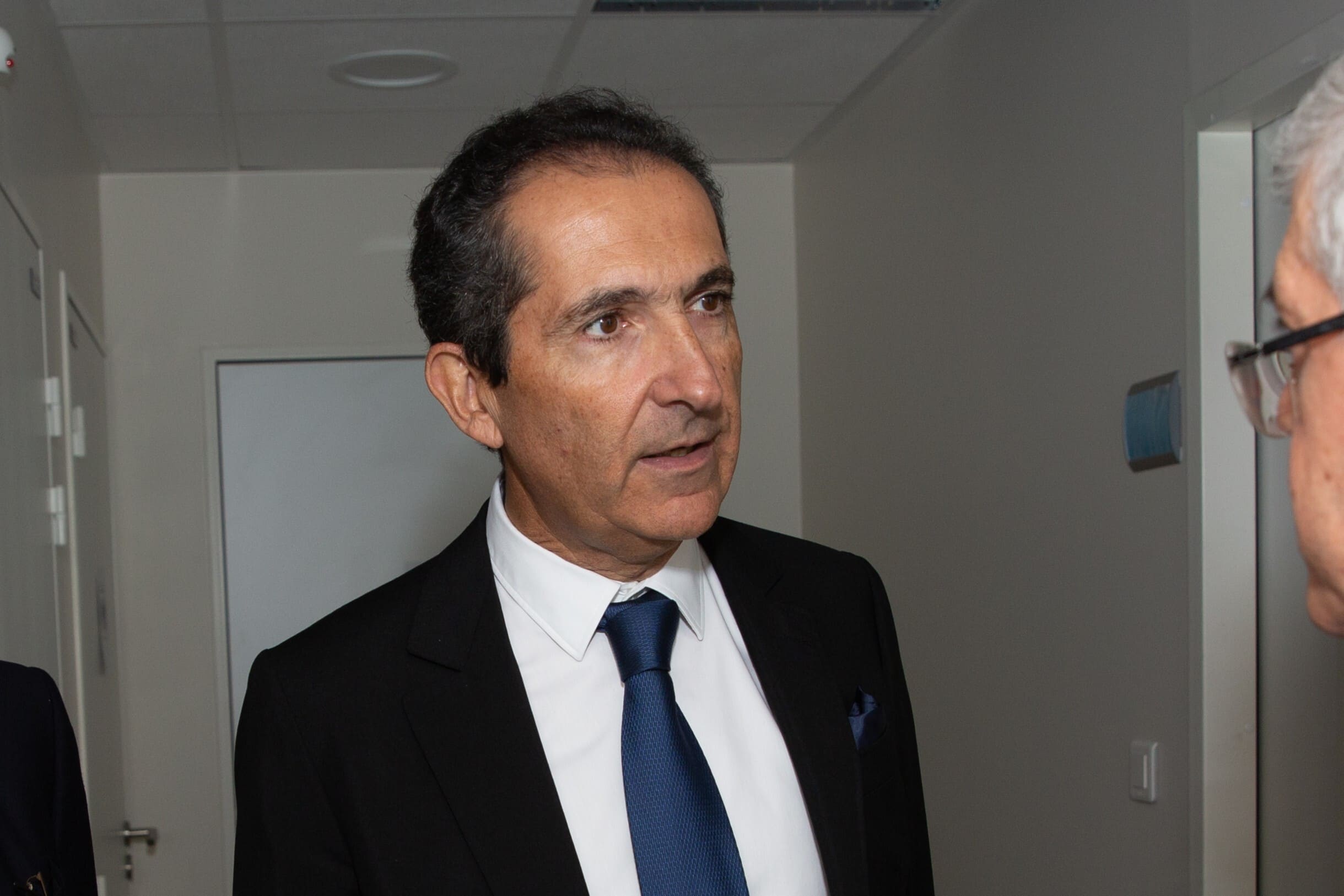 Patrick Drahi sauve SFR en cédant 45% de son capital à ses créanciers