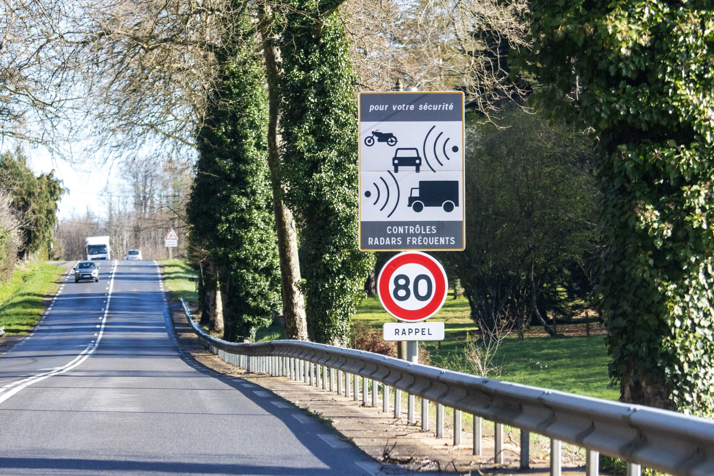 Les nouveaux radars urbains qui arrivent en ville sont quasi invisibles, et ils sont multifonctions