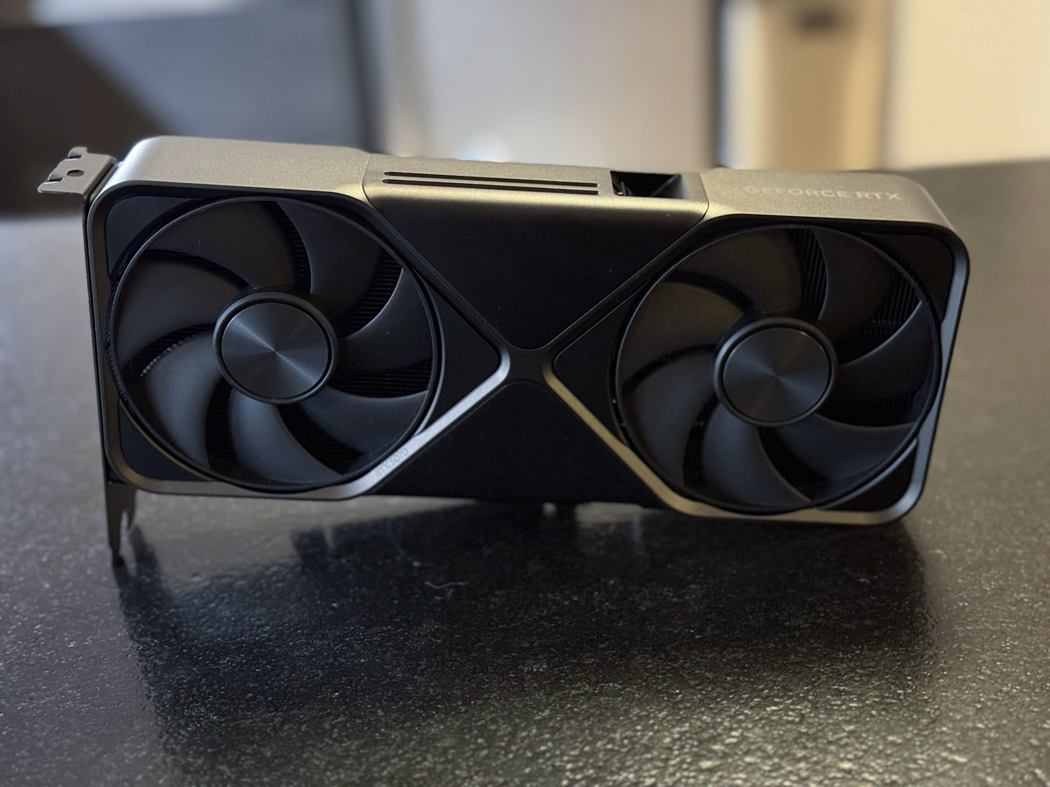 Test NVIDIA GeForce RTX 5070 : les performances d'une 4090 pour la moitié du prix, mais...