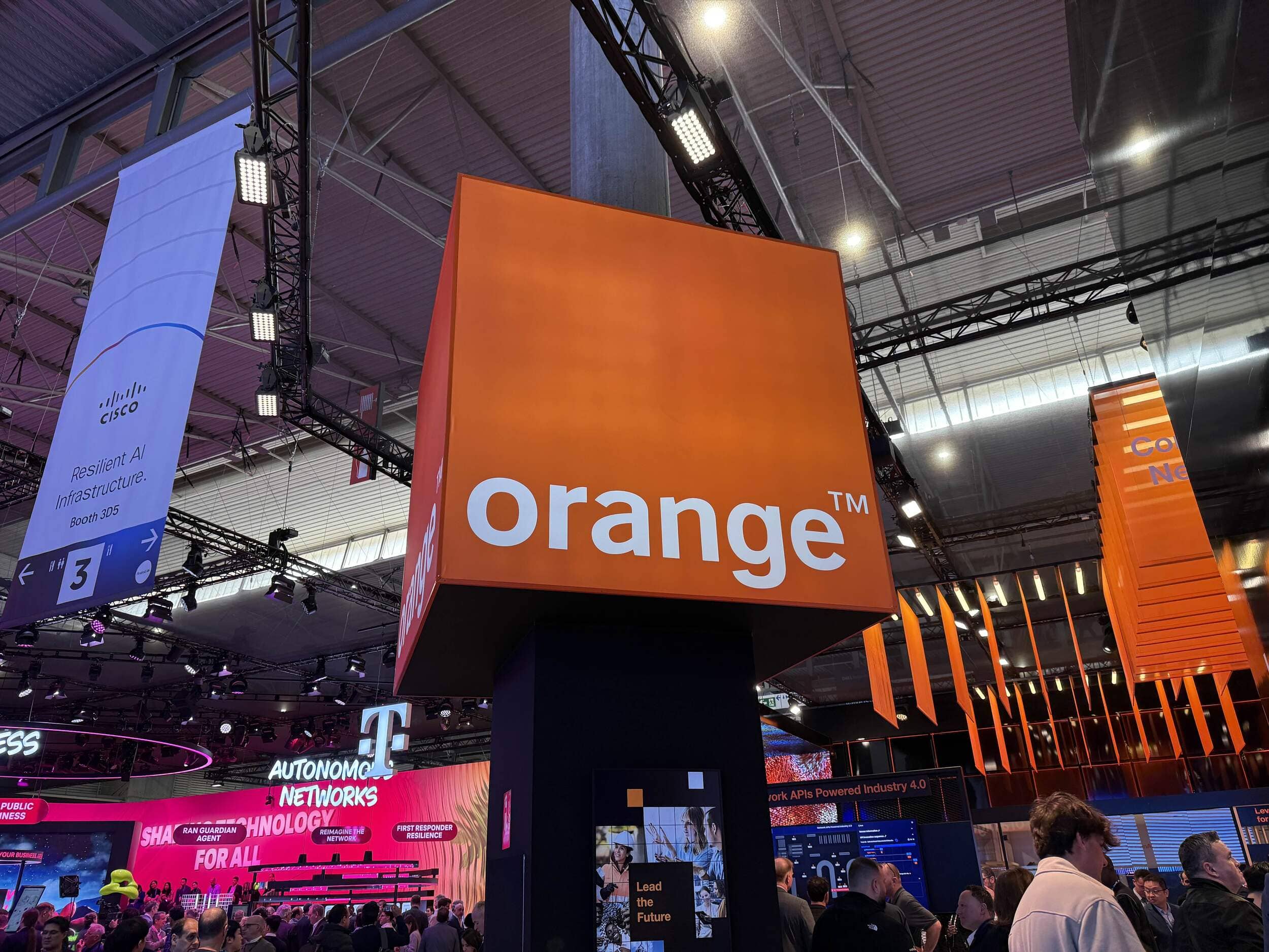 Orange lance 2 nouvelles offres en 5G+, une première, et offre gratuitement Netflix et ChatGPT Plus