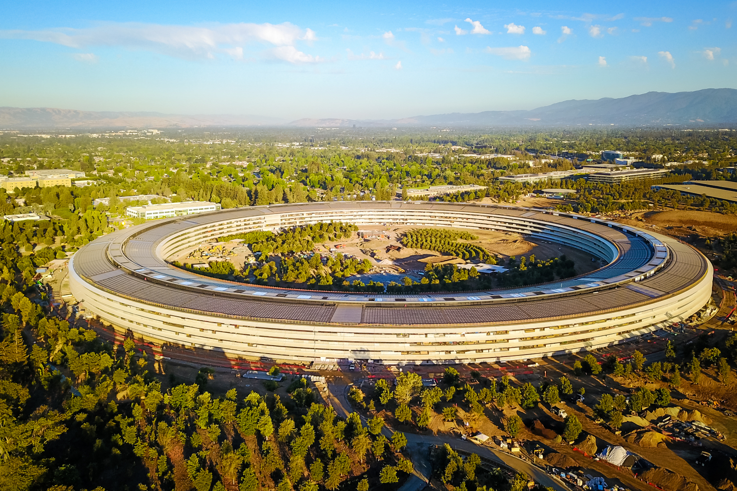 Apple Car, Vision Pro, Apple Intelligence... Et si l'approche d'Apple était vouée à l'échec ?