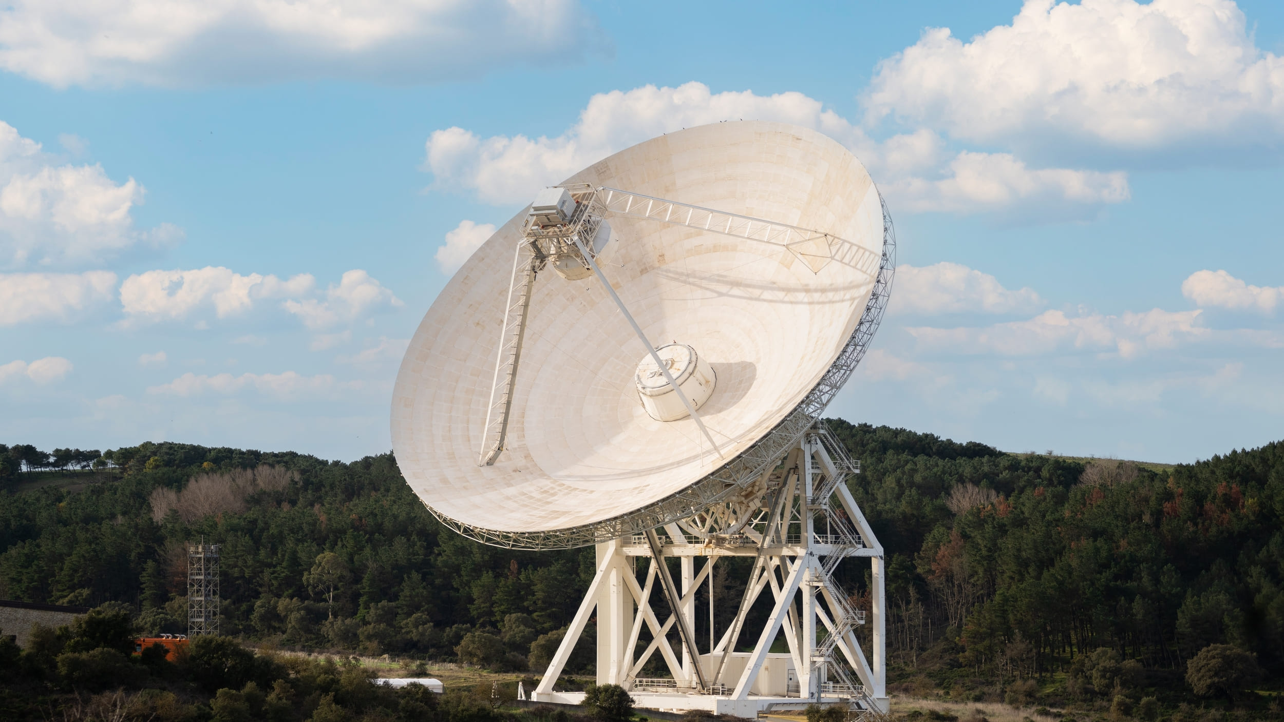 Le Sénat valide l'adhésion française au radiotélescope géant SKAO, pour percer les secrets de l'Univers