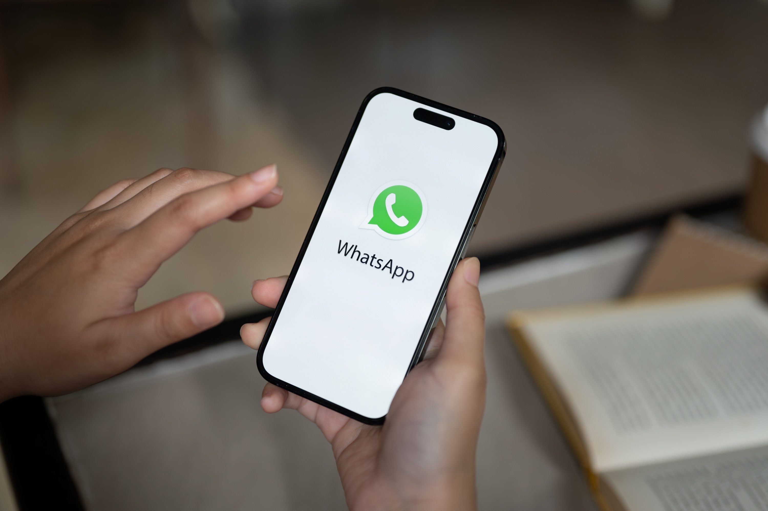 Vos discussions WhatsApp bientôt mieux protégées contre les partages