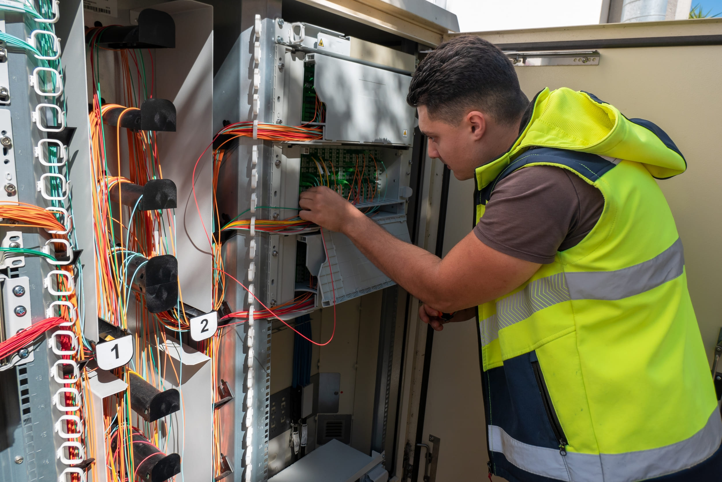 Orange échoue à tenir ses engagements sur la fibre, l'ARCEP lui tape sur les doigts