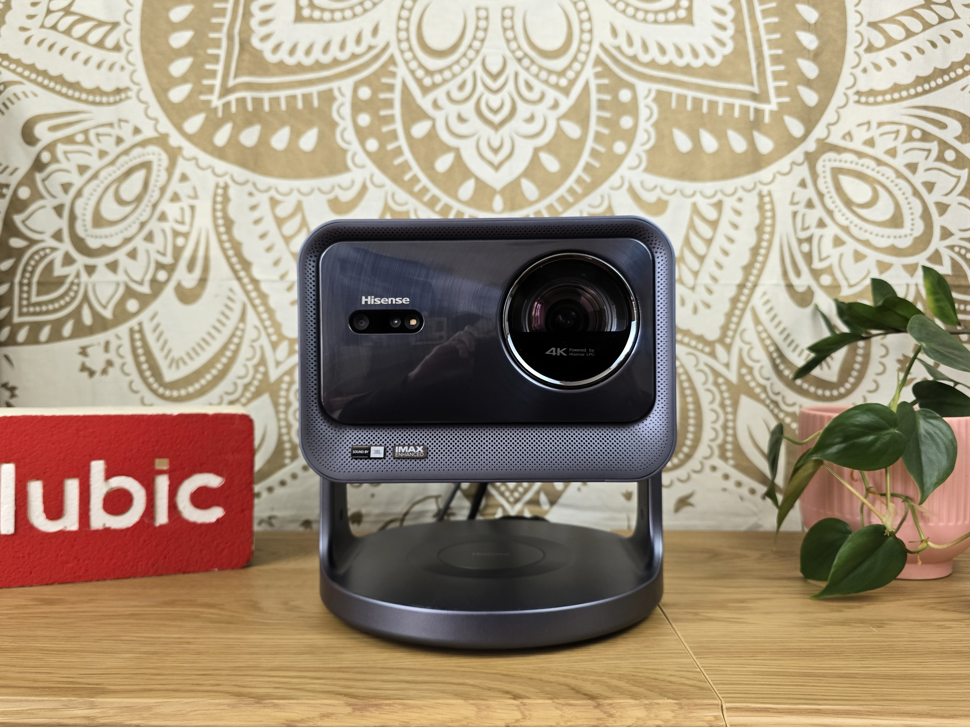 Test Hisense C2 Pro : facile à vivre, spectaculaire à l'écran, un projecteur laser parfait au quotidien