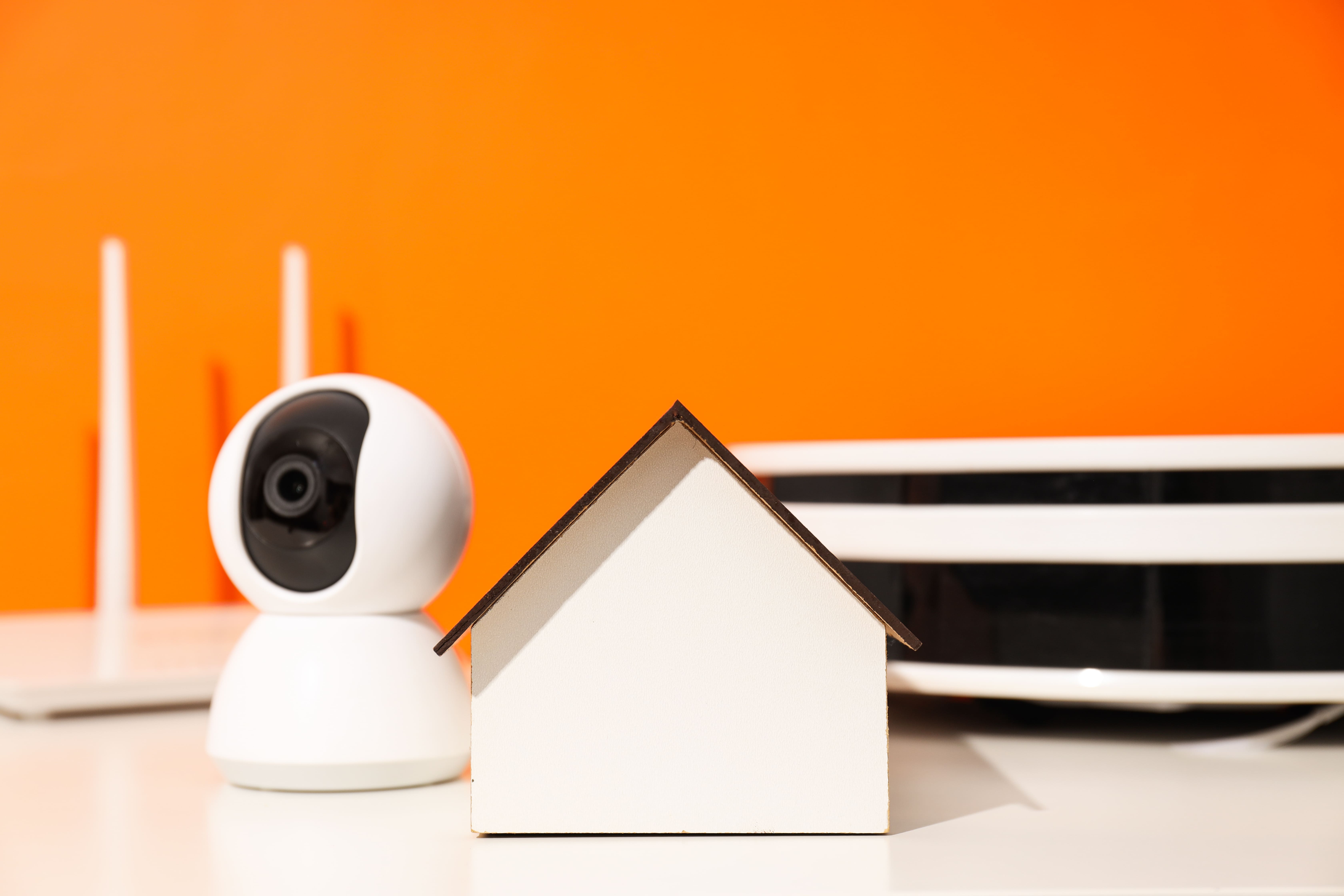 Installer une alarme de maison dans une résidence secondaire : notre guide de bonnes pratiques