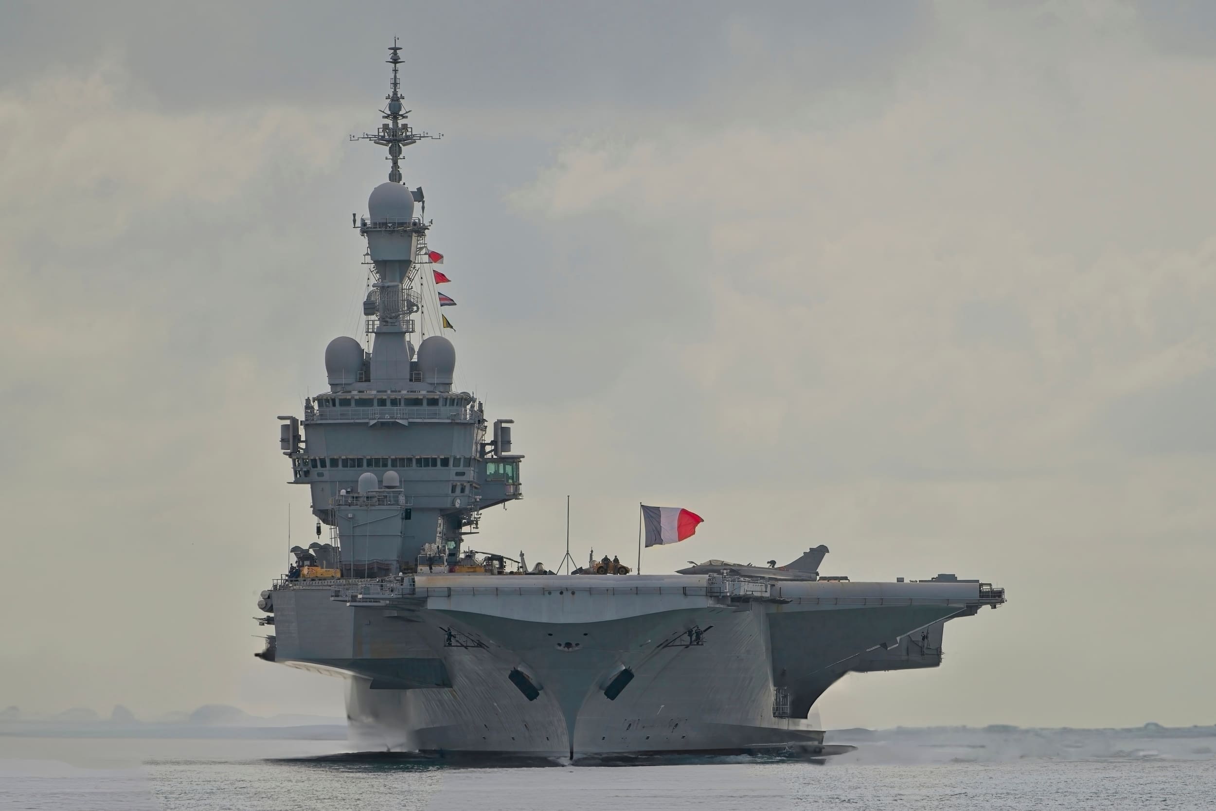 Un deuxième porte-avions pour la France, voilà qu'un amiral relance le débat devant les députés