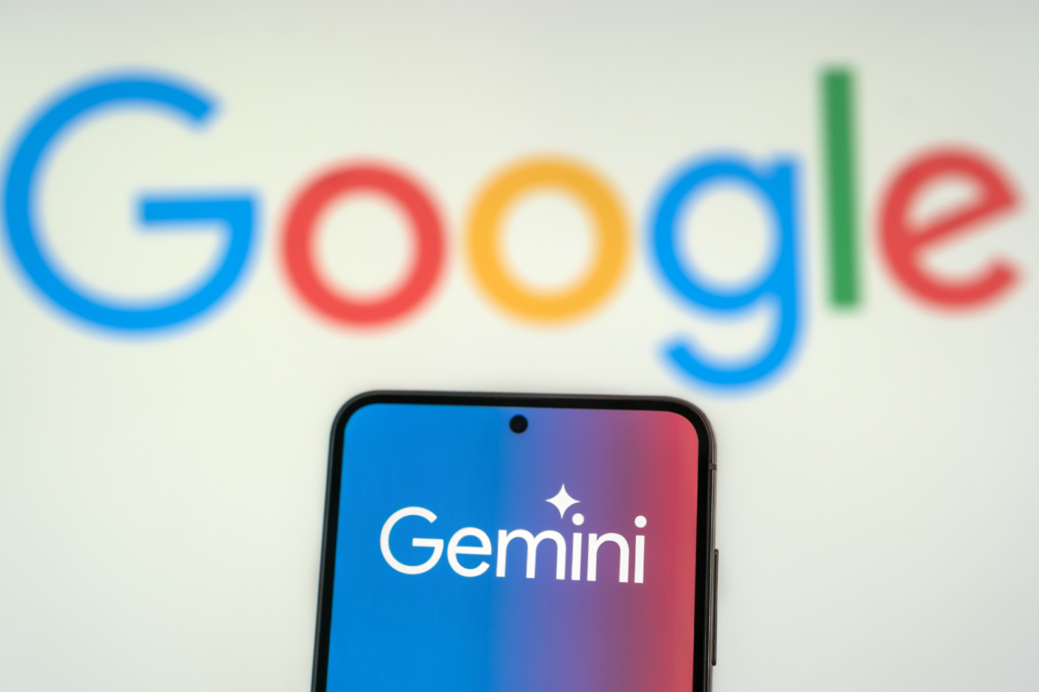 Google allège l'équipe Search pour financer la course à Gemini