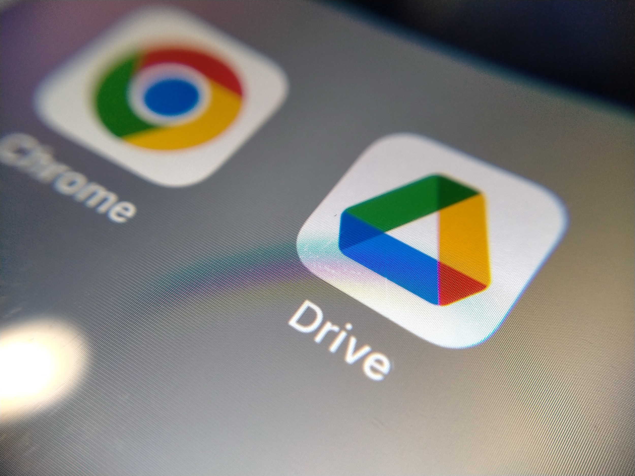 Sur Android et iOS, Google Drive s'offre un lifting côté tranfert de fichiers et lecture vidéo