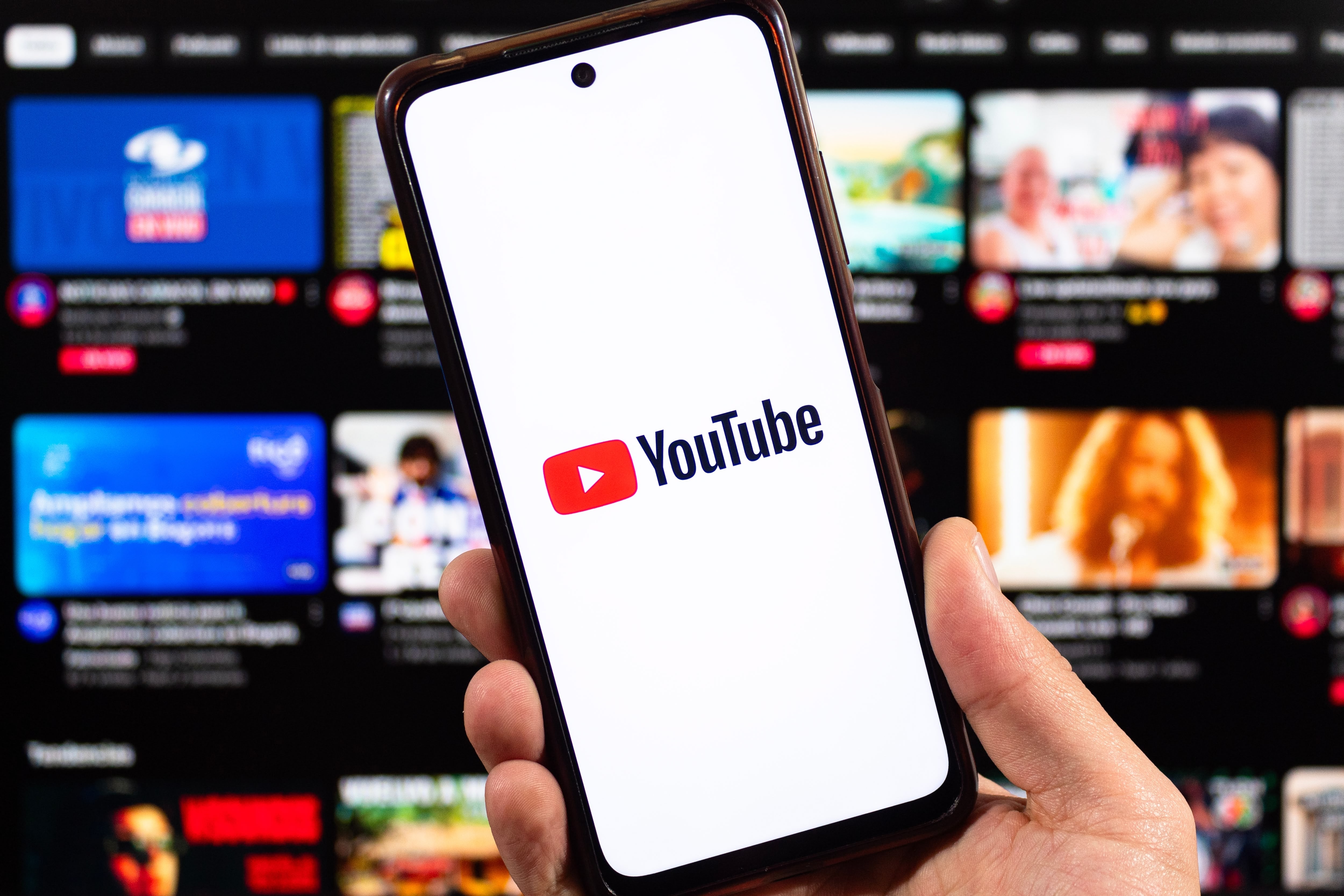 YouTube va tester une surprenante méthode de vérification d'âge