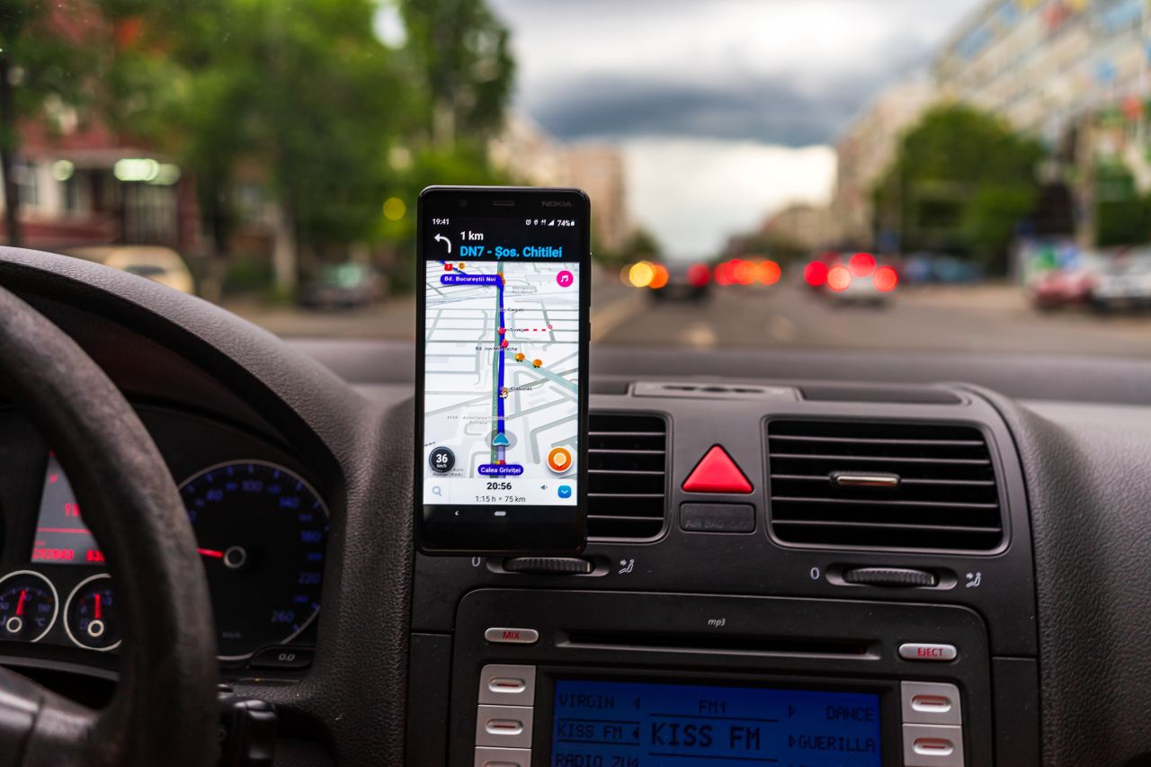 Waze ou Google Maps ? Voici pourquoi utiliser ces applis pour détecter les radars n'est pas toujours une bonne idée...