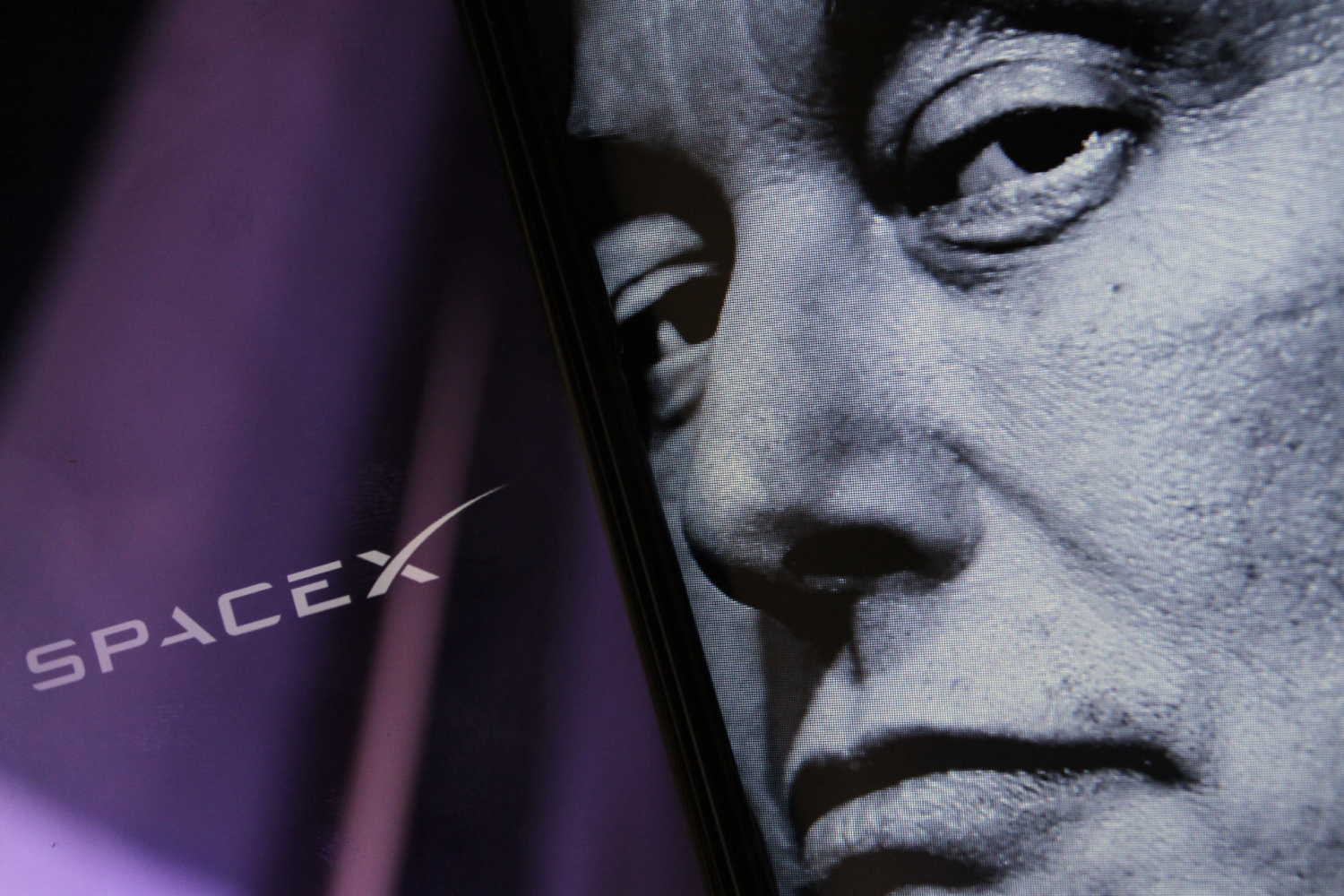 Elon Musk fusionne ses forces : SpaceX injecte 2 milliards de dollars dans xAI