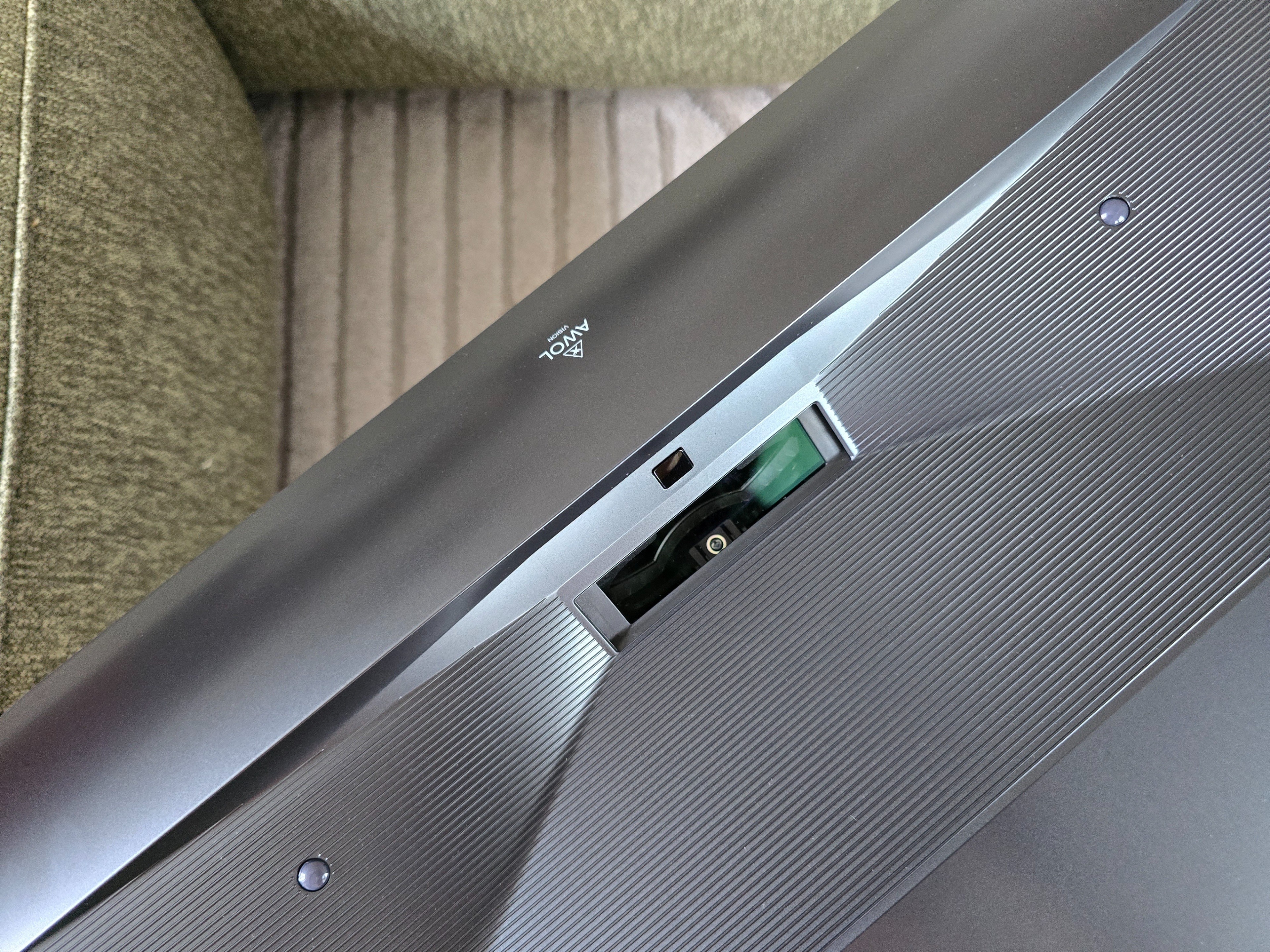 Test Awol Vision LTV 3500 Pro : un projecteur UST haut de gamme pour un festival cinéma à domicile