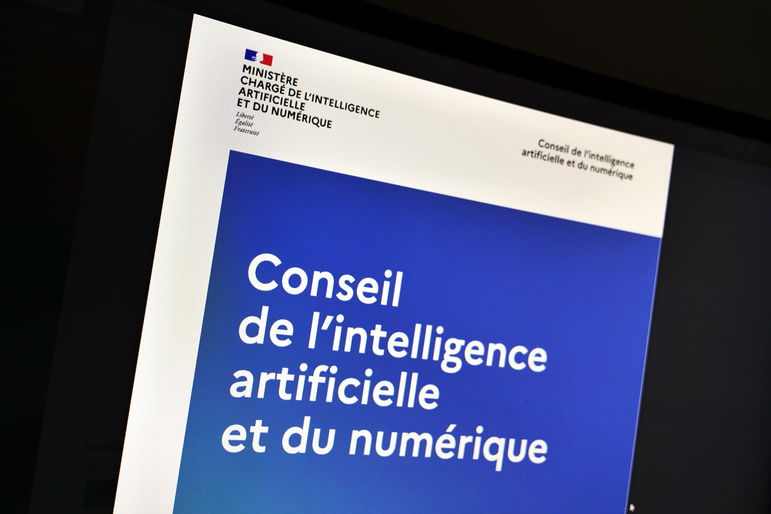 Ça y est, la France a son Conseil de l'intelligence artificielle et du numérique, on décrypte son utilité