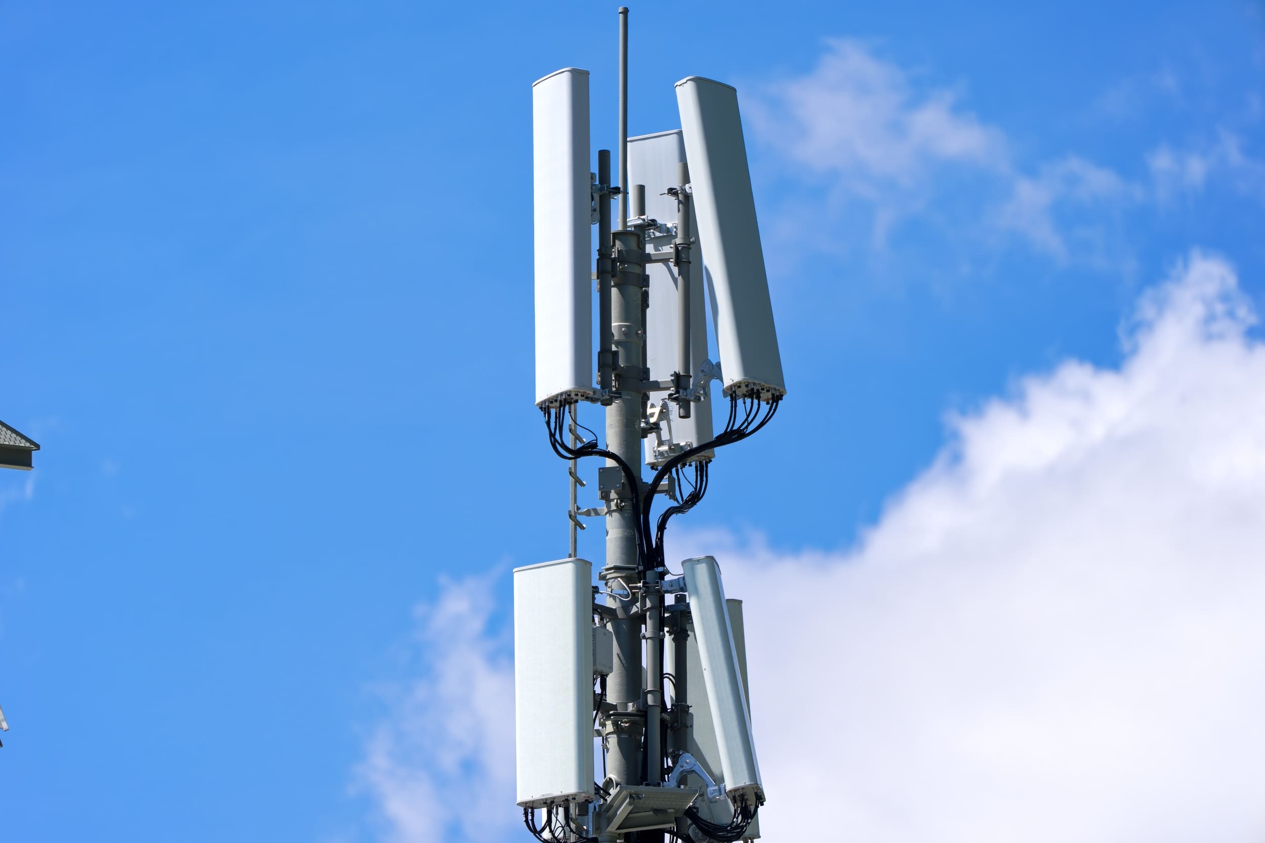 SFR et Bouygues Telecom vont vendre leur entreprise commune Infracos à un opérateur américain