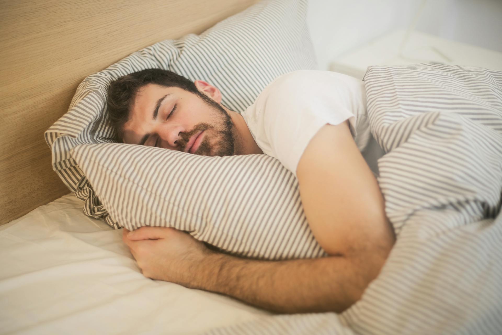 La canicule vous transforme en zombie ? Suivez ces 6 conseils pour mieux dormir