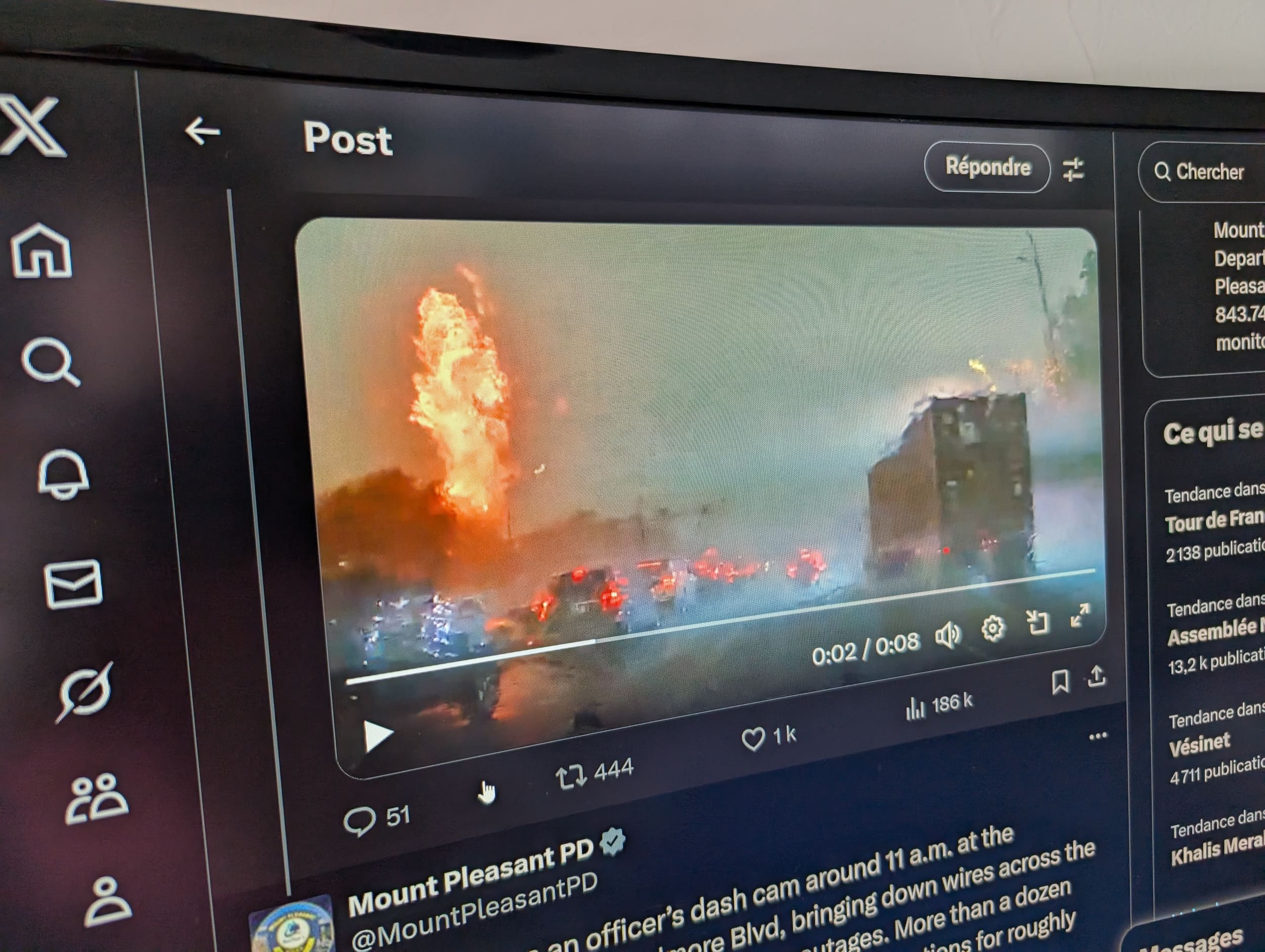 Une caméra de police embarquée filme l'éclair le plus spectaculaire de l'année : regardez la vidéo