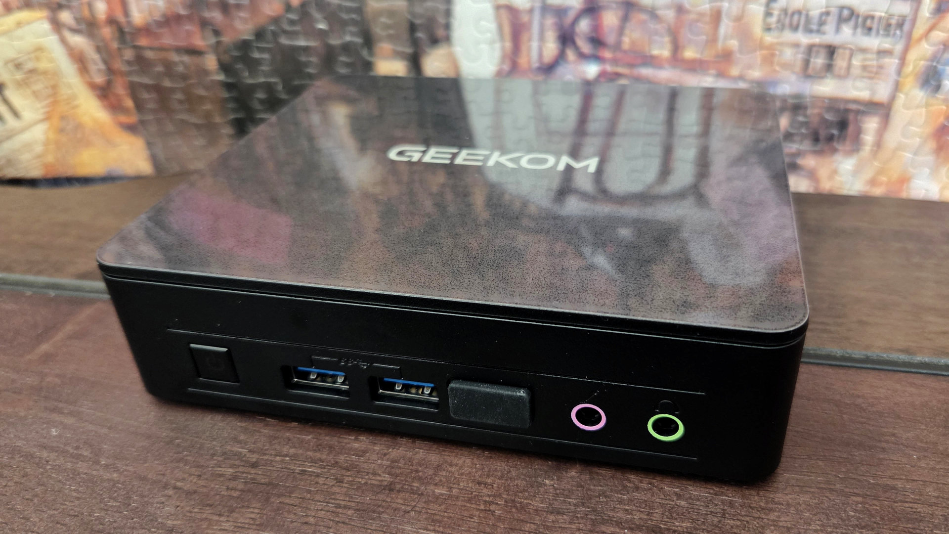 Test Geekom Air12 Lite : un petit prix du mini-PC, élégant et discret