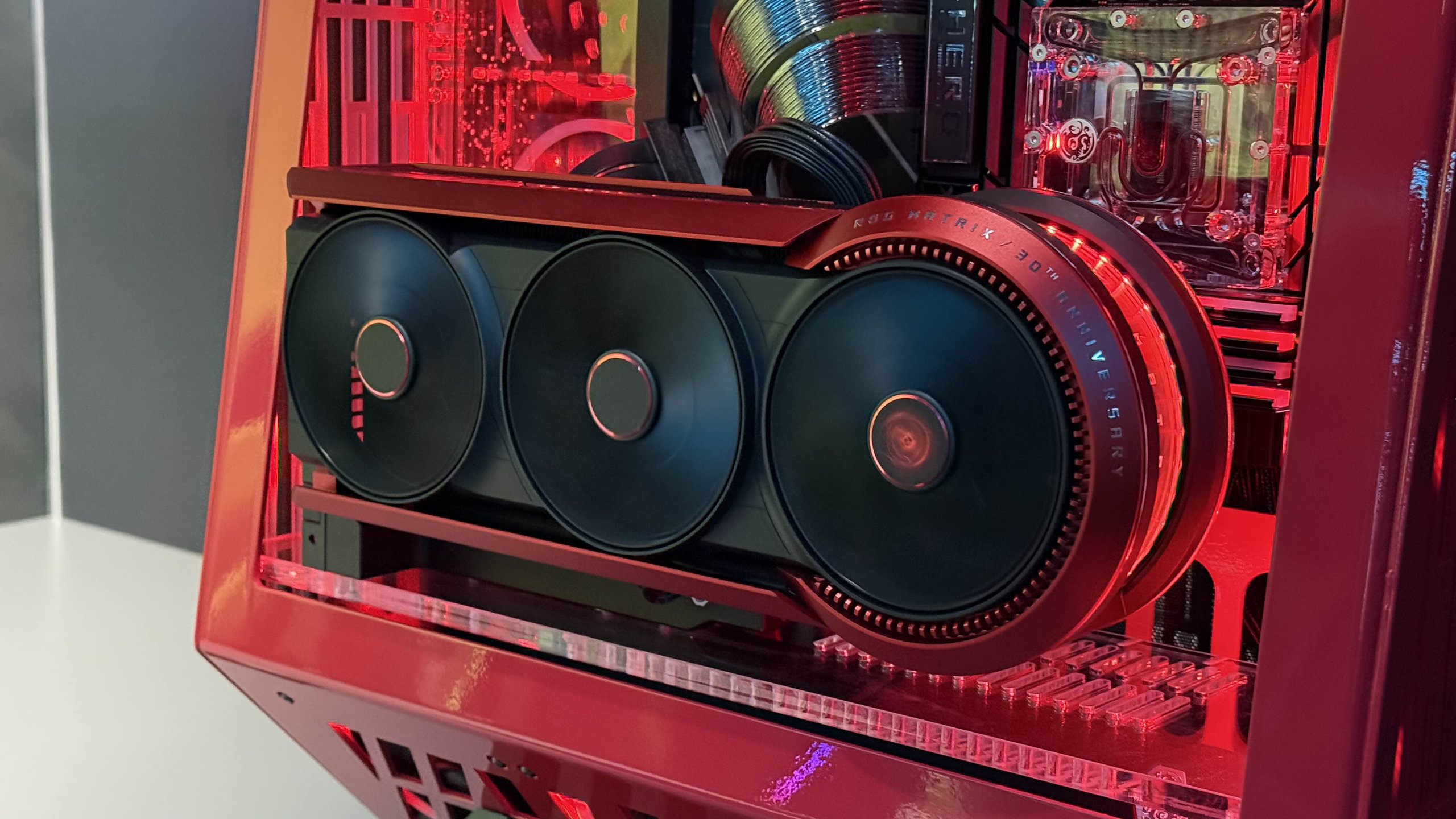 30 ans d'ASUS dans le graphique : une ROG Matrix GeForce RTX 5090 lancée à la GamesCom