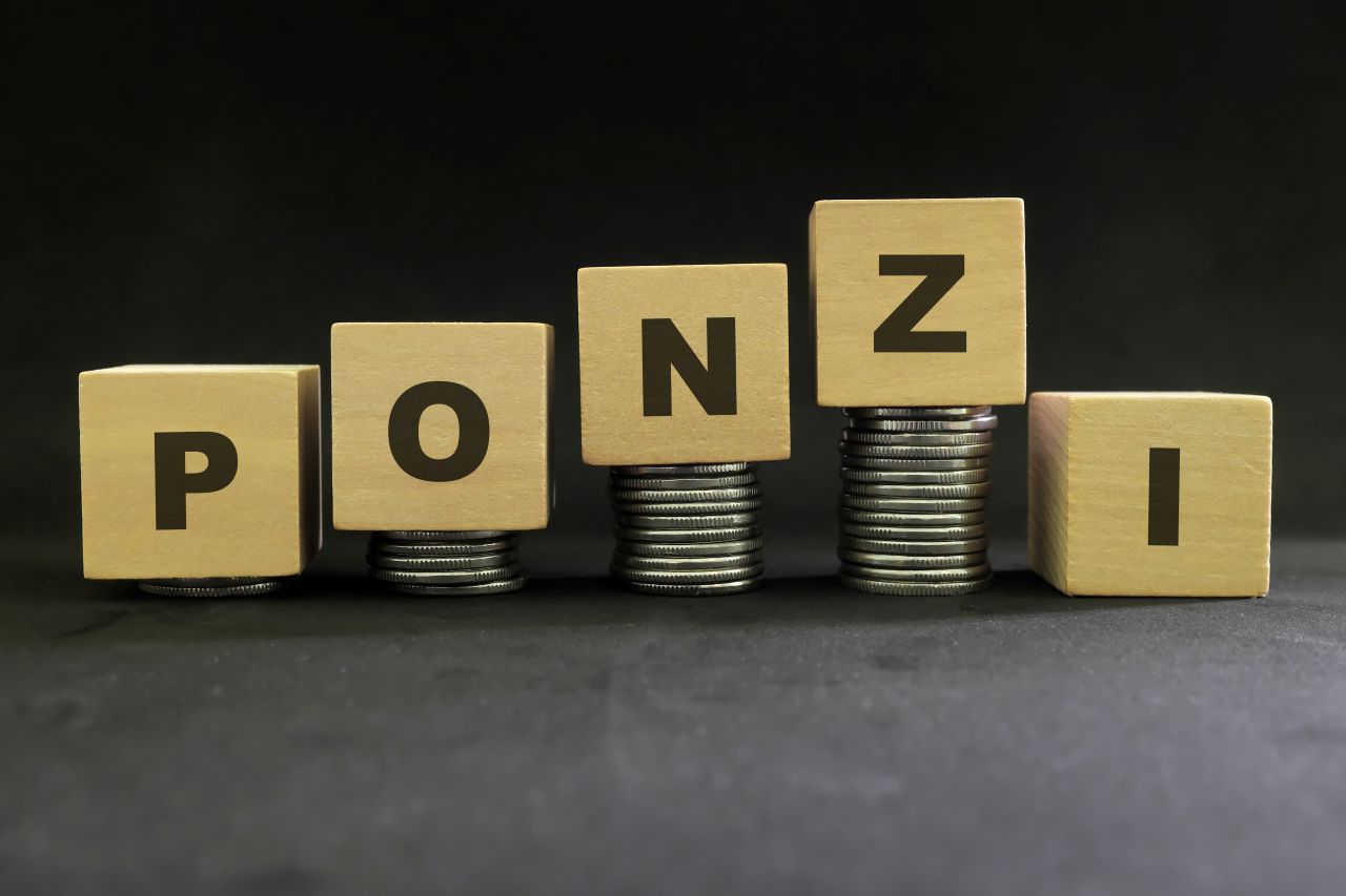 Vous avez payé pour débloquer des cryptos sur ce site ? Vous êtes peut-être victime d'une arnaque de type pyramide de Ponzi