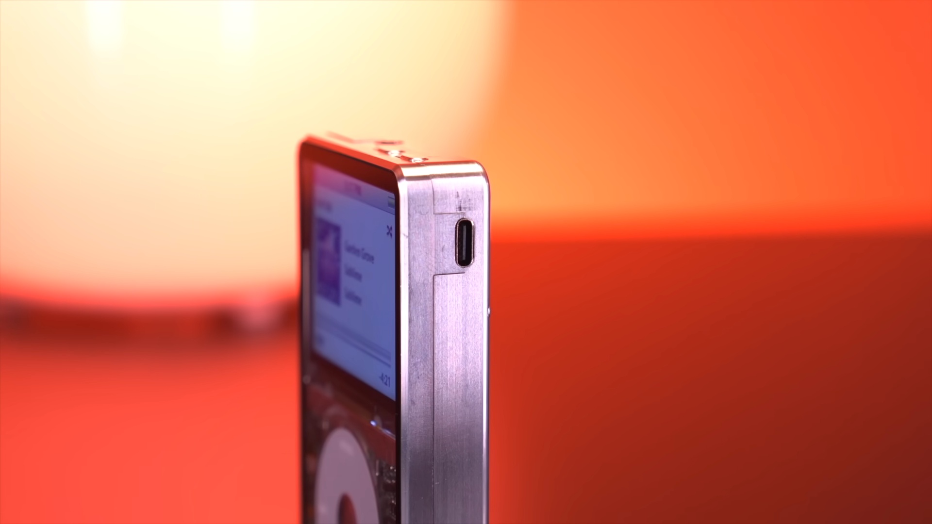 Bluetooth, USB-C, chassis aluminium, recharge sans-fil : ressuciter son iPod Classic en 2025 c'est possible !