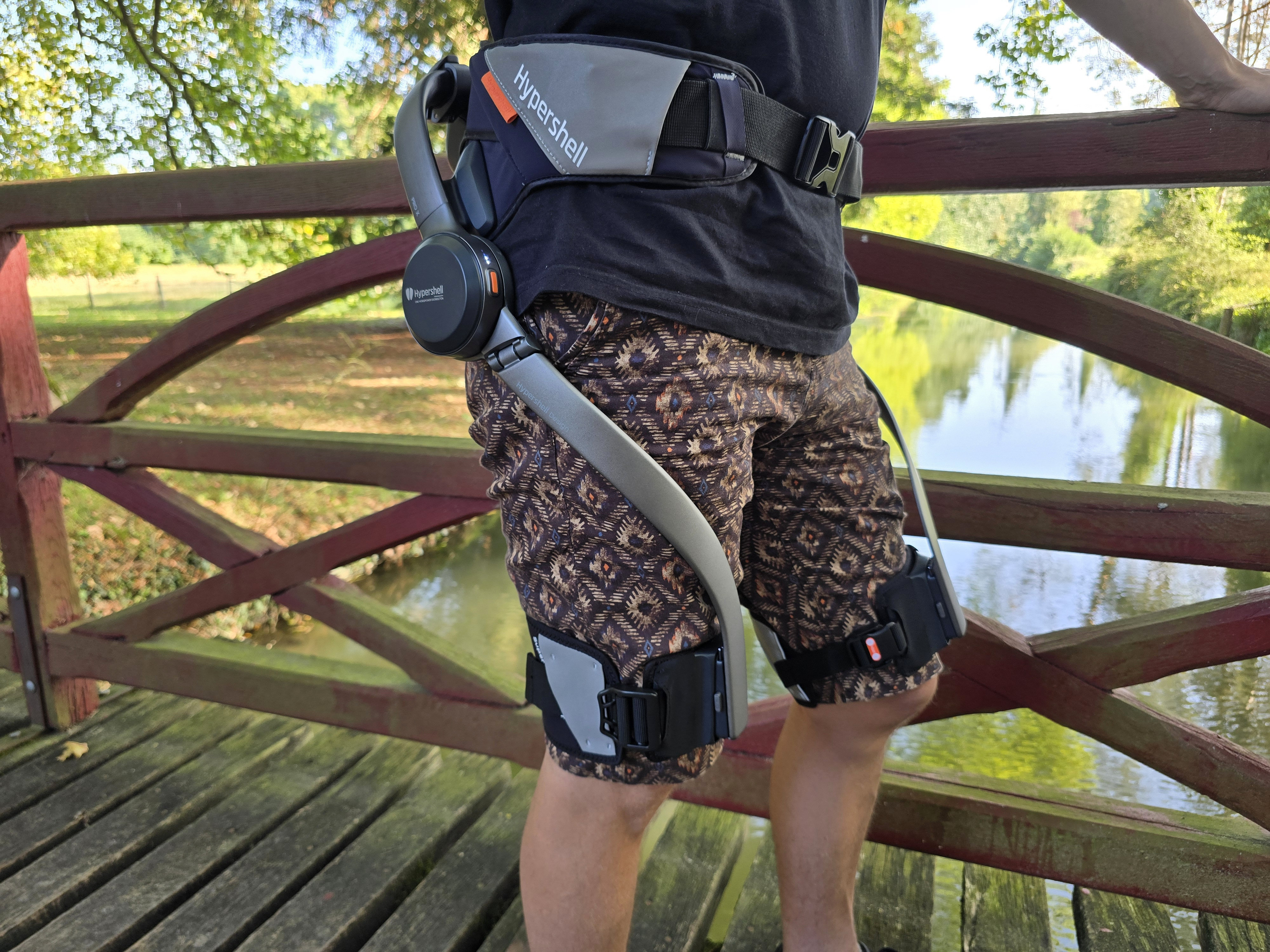 Hypershell PRO X : j'ai couru (et trébuché) avec un exosquelette, voici mon vrai ressenti