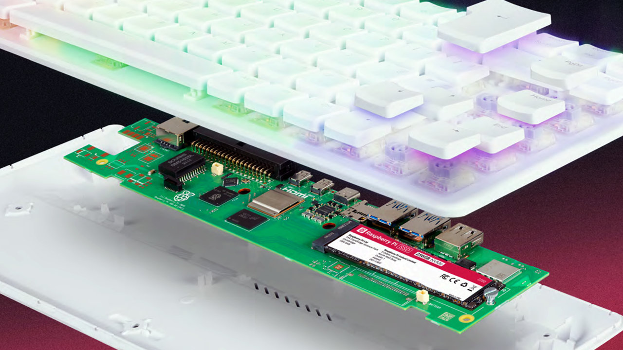 Pi 500+ : Raspberry revoie complètement son ordinateur tout-en-un !