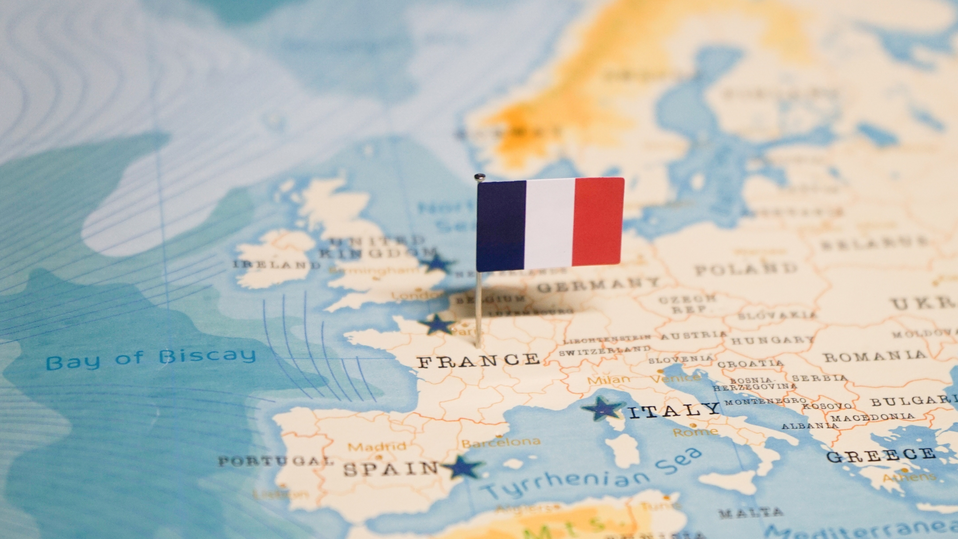 Piratage, DNS, VPN : comment la France veut reprendre la main sur Internet