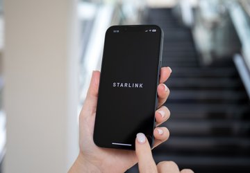 Starlink directement sur notre iPhone ? Apple discuterait avec SpaceX pour un partenariat inédit