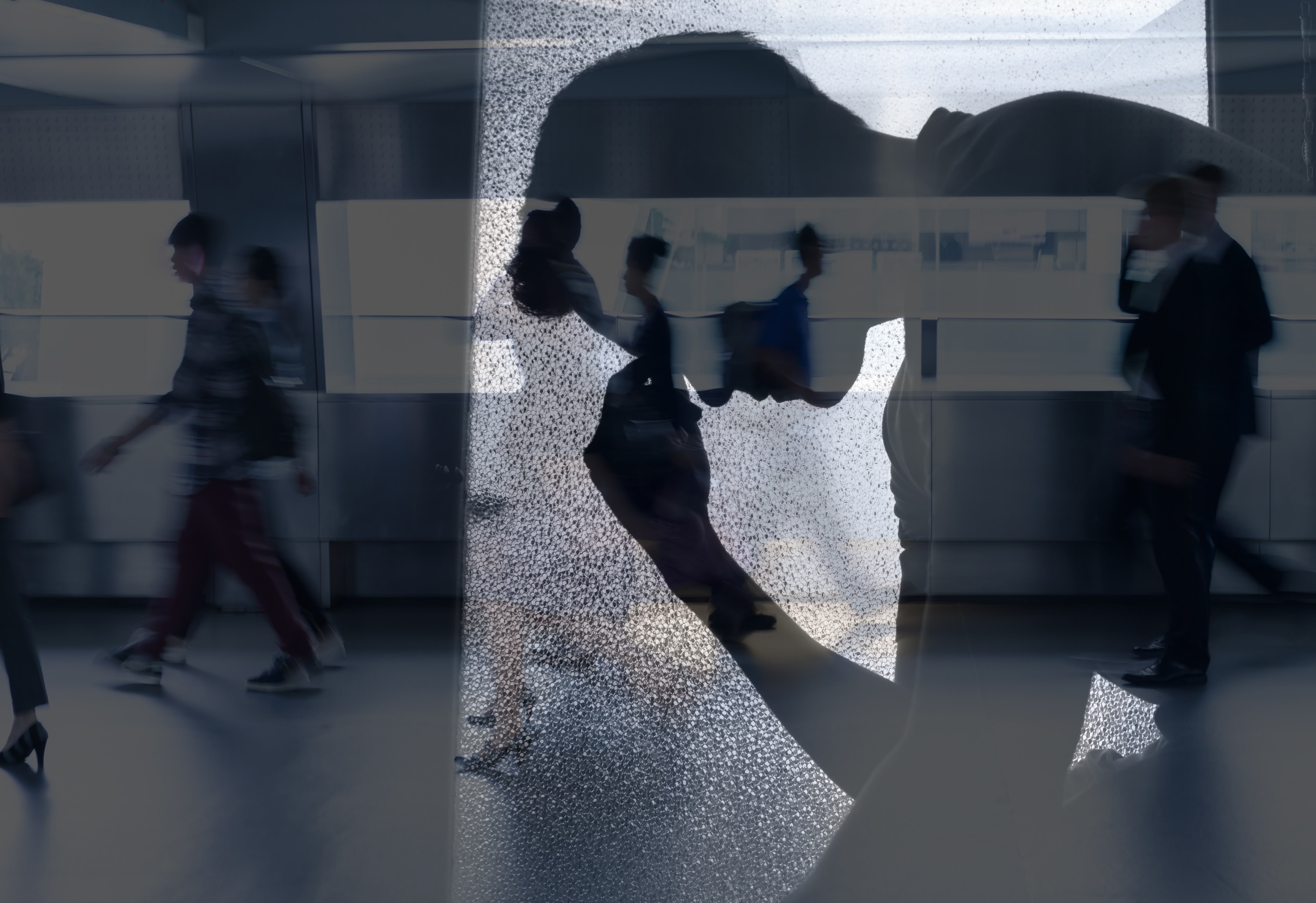 Dépendance, délires, suicide : OpenAI dégaine les chiffres glaçants de la santé mentale sur ChatGPT