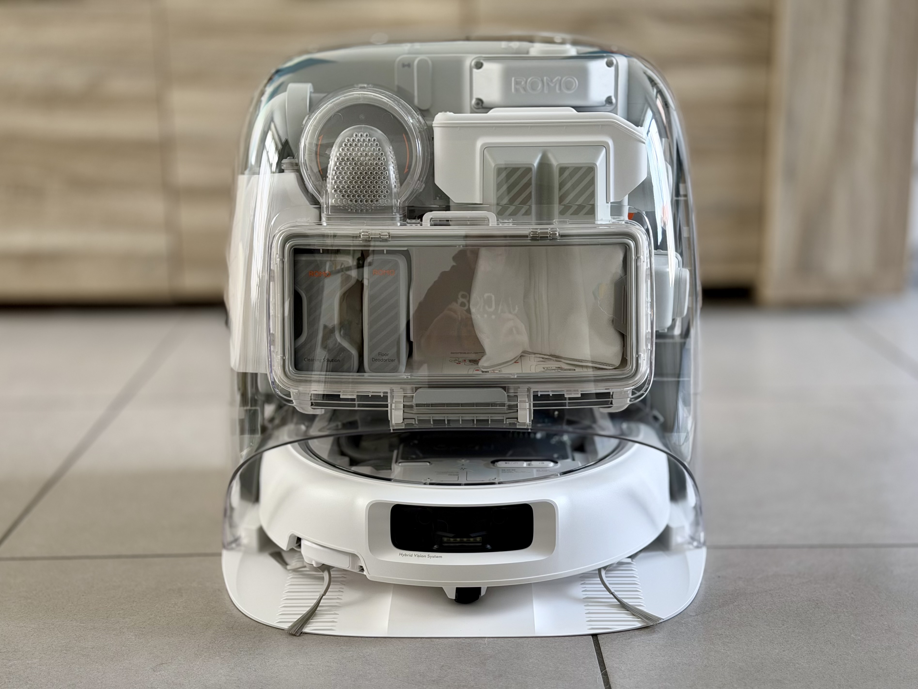 Je ne m'attendais pas à ça : le DJI Romo met une vraie claque aux autres aspirateurs robots