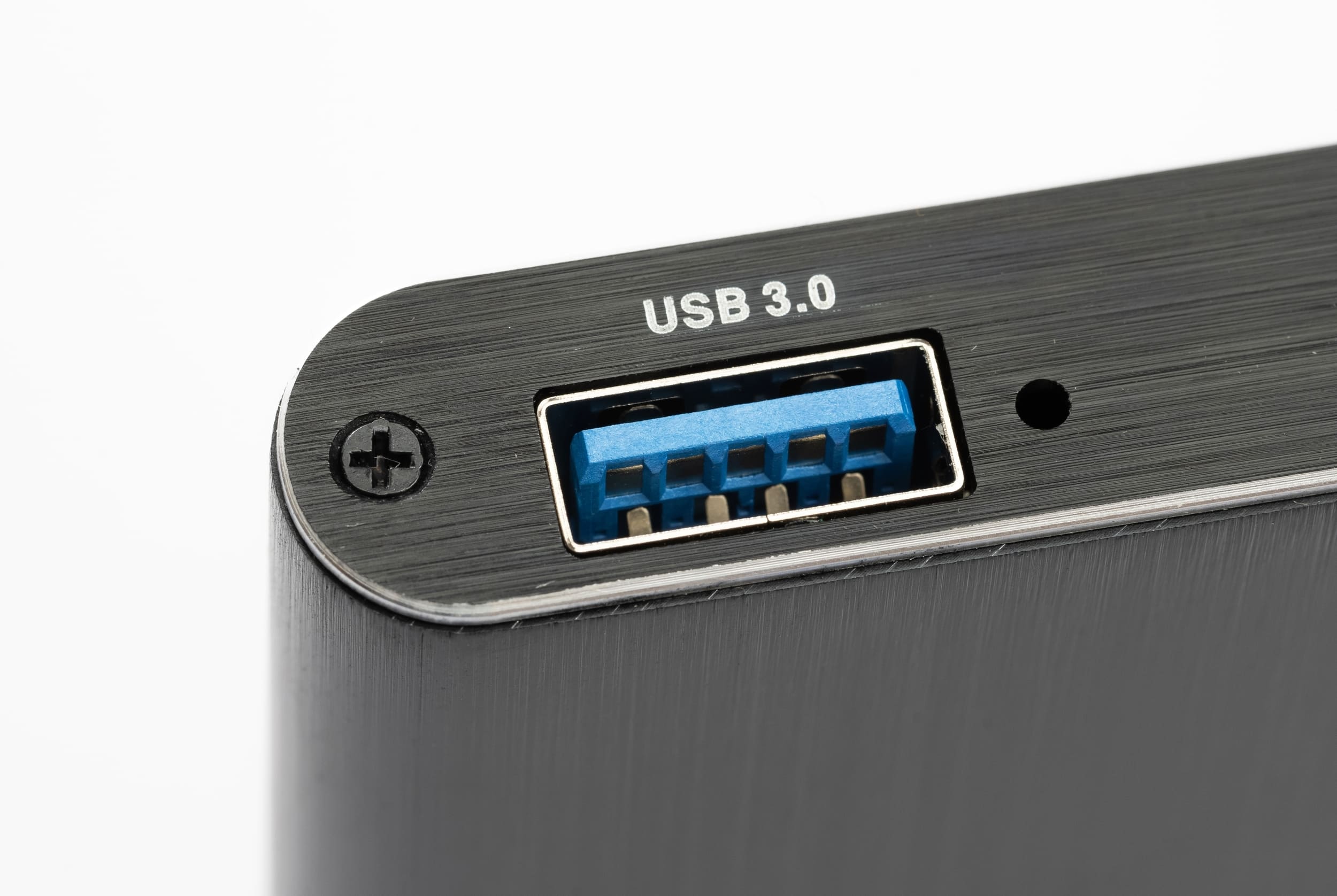 Bleu, blanc, noir, pourpre, jaune... Que signifie la couleur de vos ports USB ?