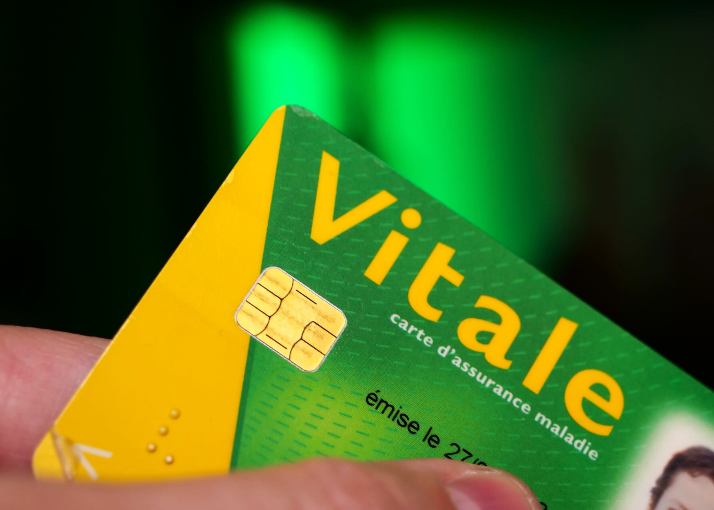 Surprise ! Dès demain, la carte Vitale débarque sur tous les smartphones et c'est une sacrée bonne nouvelle !