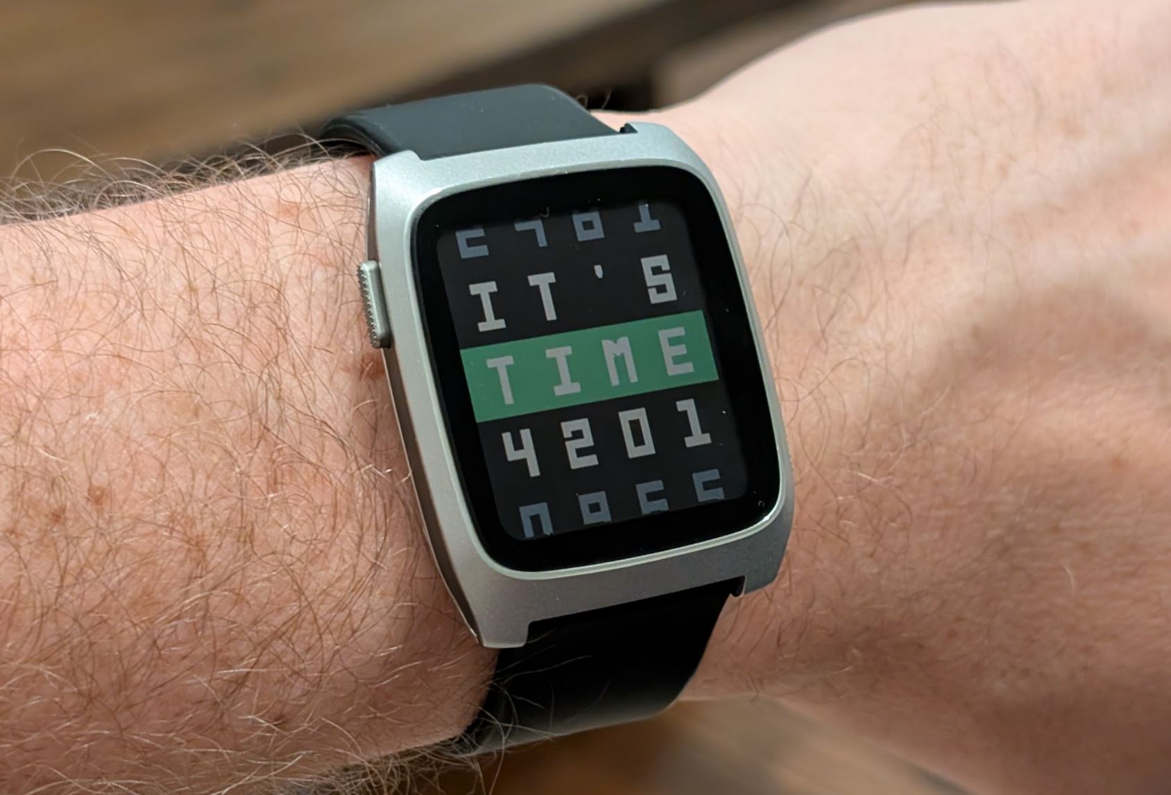 Une montre connectée contre l'obsolescence programmée : Pebble passe open source pour sauver 300 000 tocantes