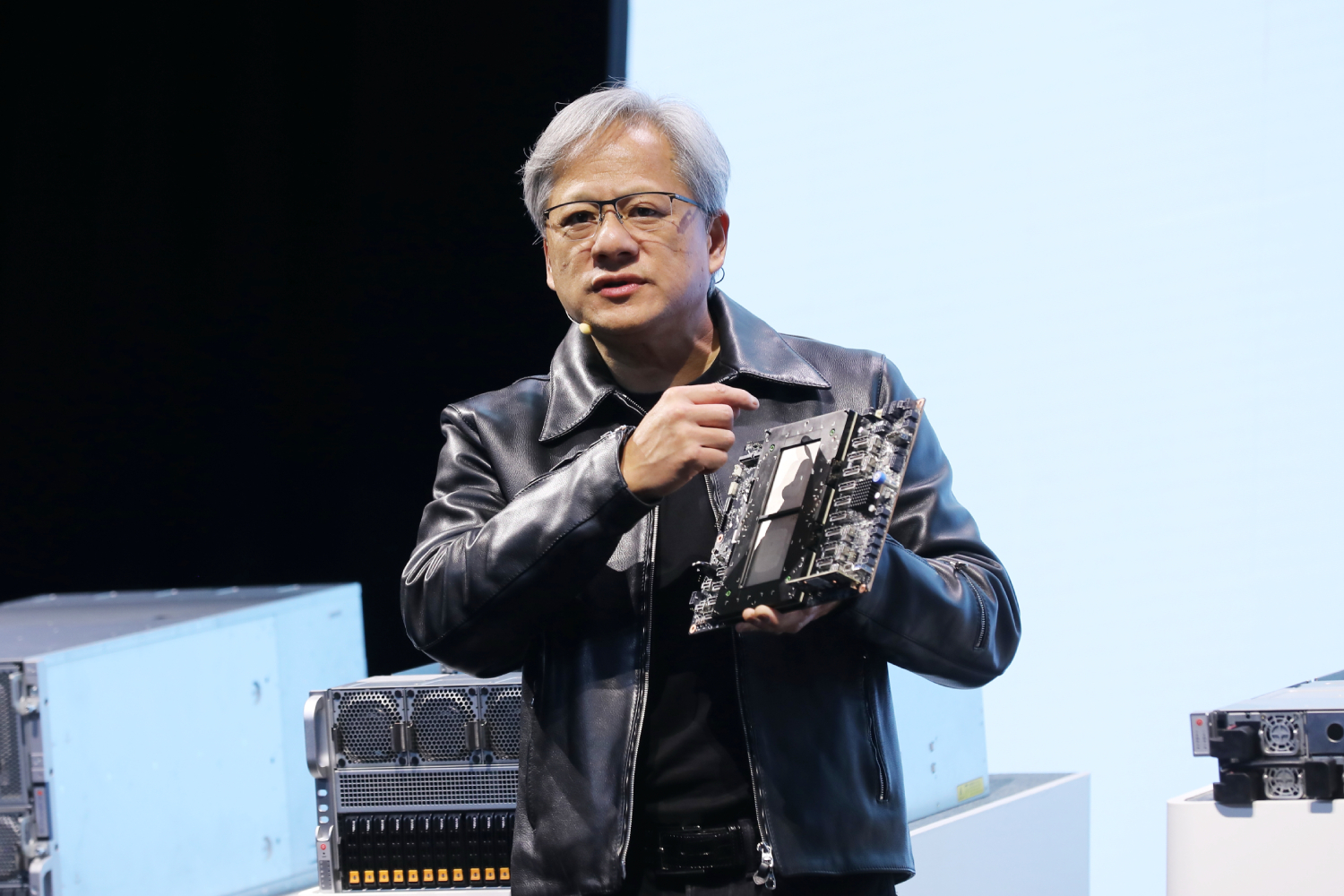 "Êtes-vous fous ?" : Jensen Huang explose contre les managers de NVIDIA qui freinent l'IA