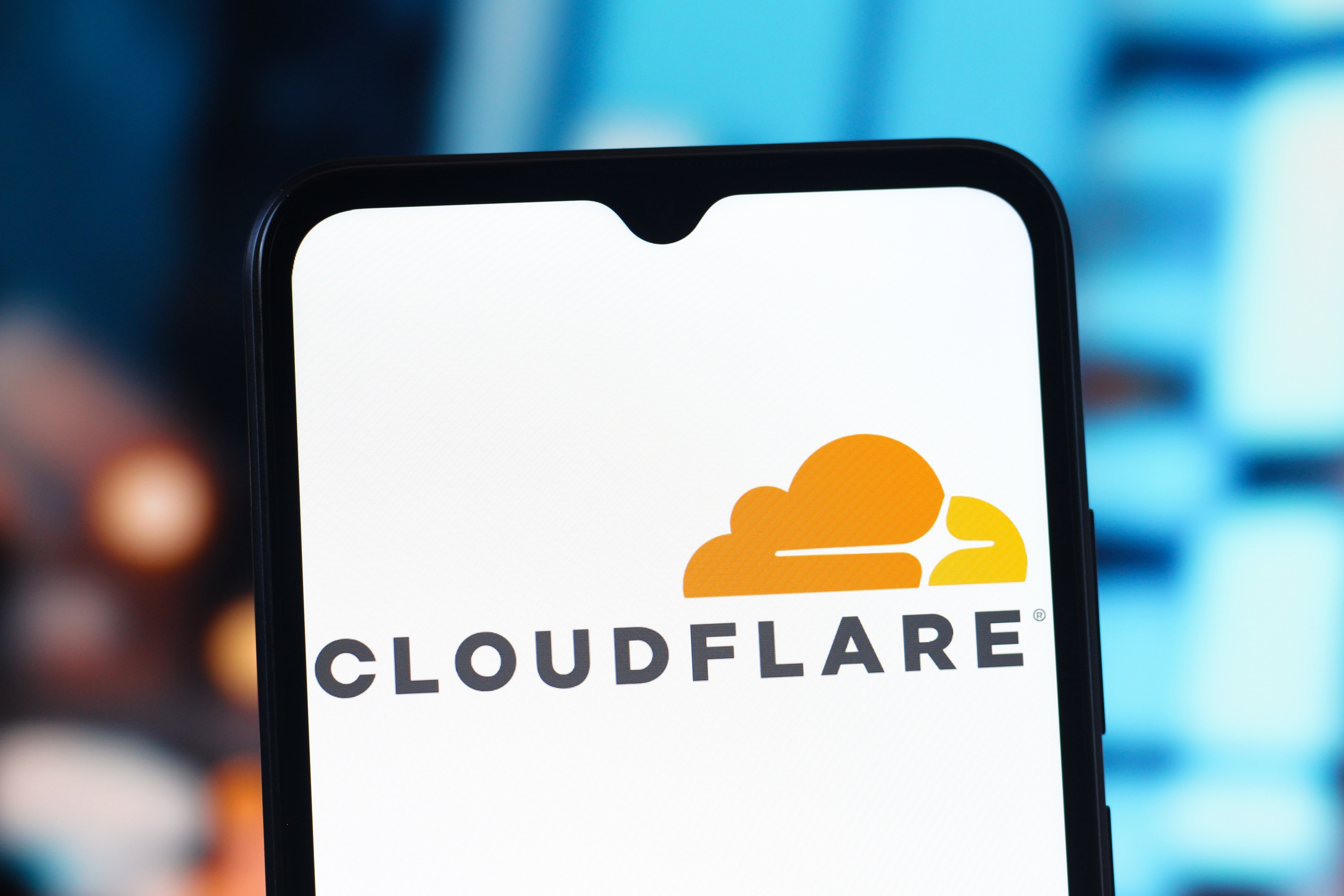 Le web est-il déjà majoritairement peuplé de bots IA ? Cloudflare le démontre avec ces chiffres terrifiants