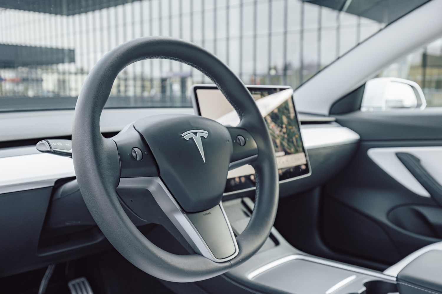 Plus de 15 nouveautés d'un coup : pourquoi la mise à jour de Noël de Tesla est historique cette année