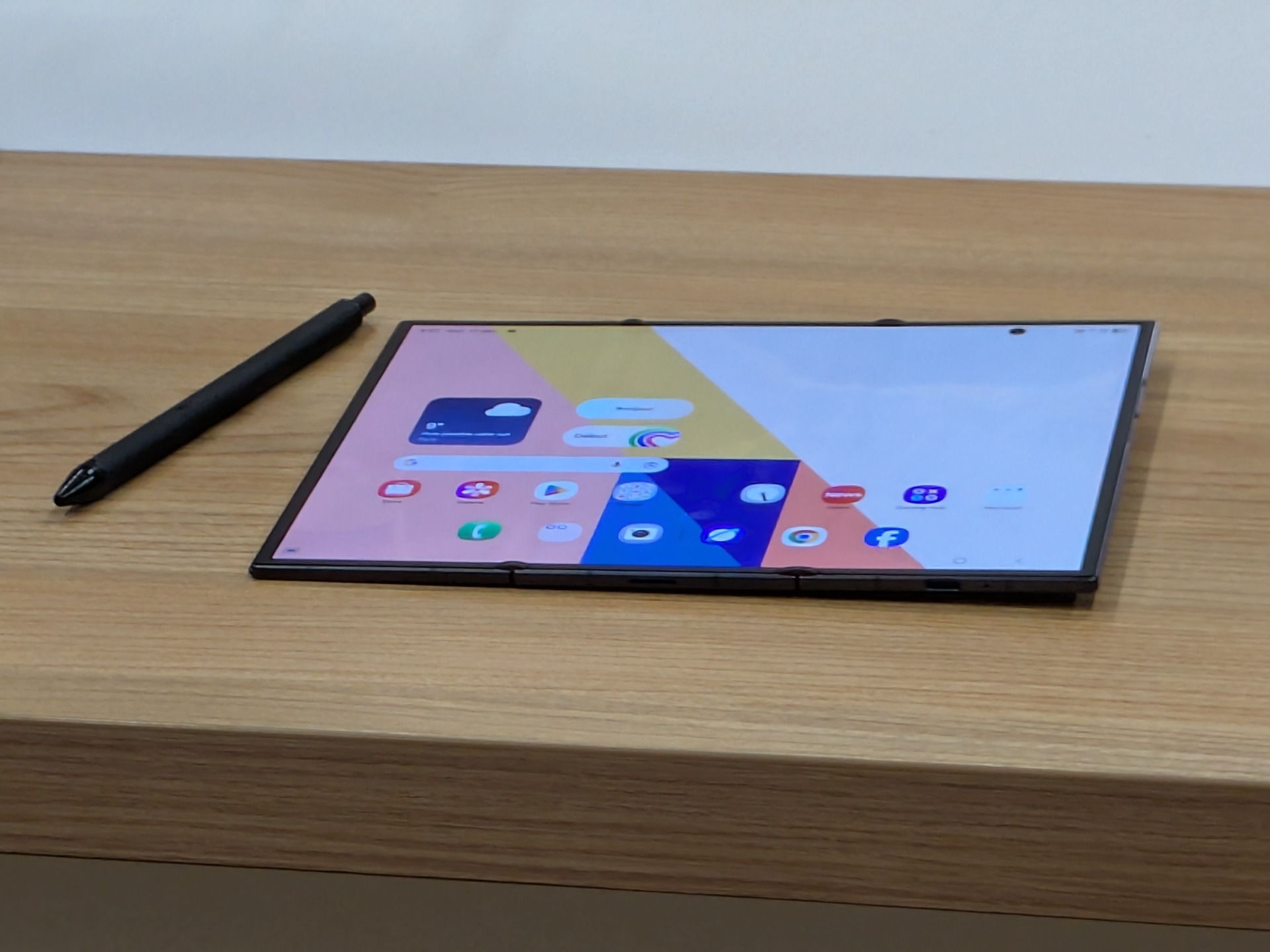 Wide Fold : Samsung se préparerait à sortir l'artillerie lourde pour contrer l'iPhone pliable