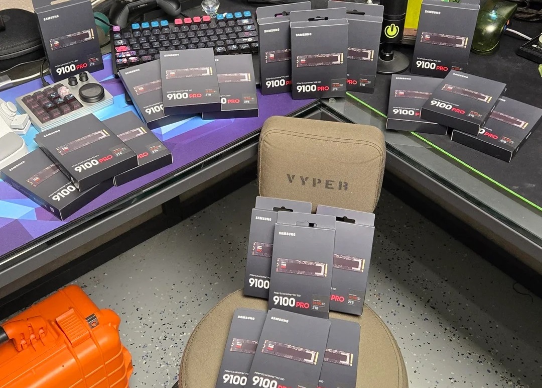 En pleine hausse des prix de la mémoire, Amazon lui envoie 5000 $ de SSD par erreur