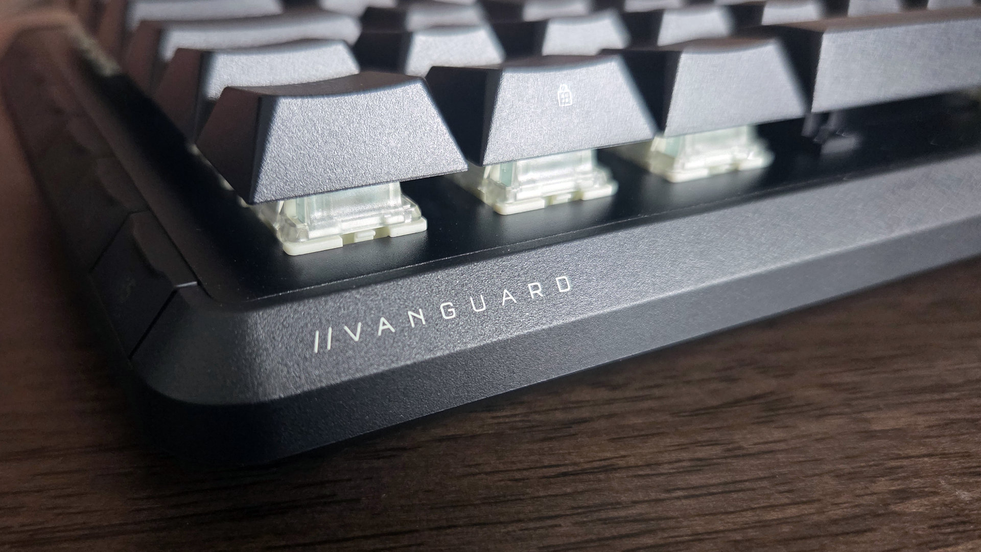 Test Corsair Vanguard Pro 96 : des switchs magnétiques pour le plus parfait des claviers gamer 