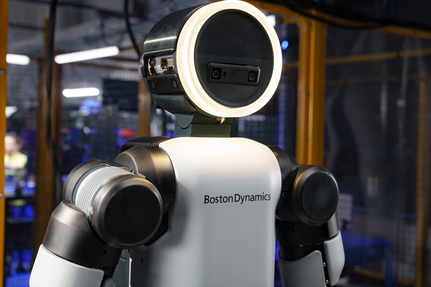 Le super robot de Boston Dynamics, Atlas, n'est pas tombé aux oubliettes : il fabriquera bientôt des voitures