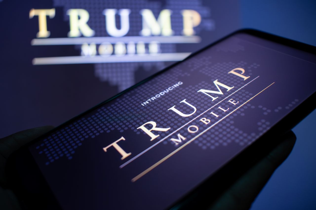 Trump Mobile : l'affaire des téléphones "en or " prend une tournure judiciaire inattendue