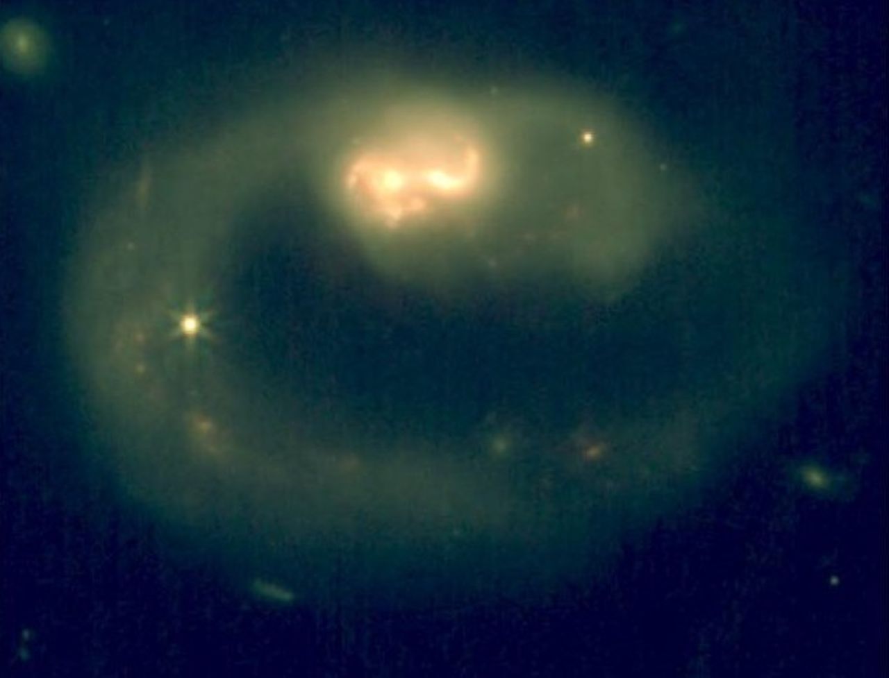 James Webb découvre des molécules organiques en abondance dans une galaxie lointaine, mais c'est quoi ?