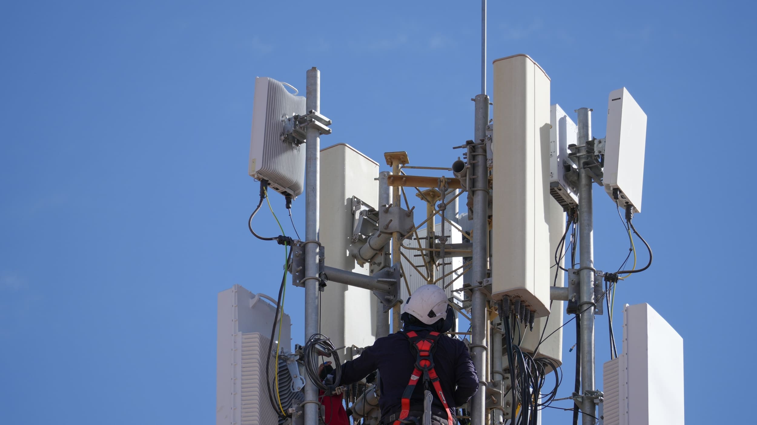 Déploiement 5G et sous-traitance : le juge condamne un prestataire de SFR qui bloquait des ouvriers sur chantier